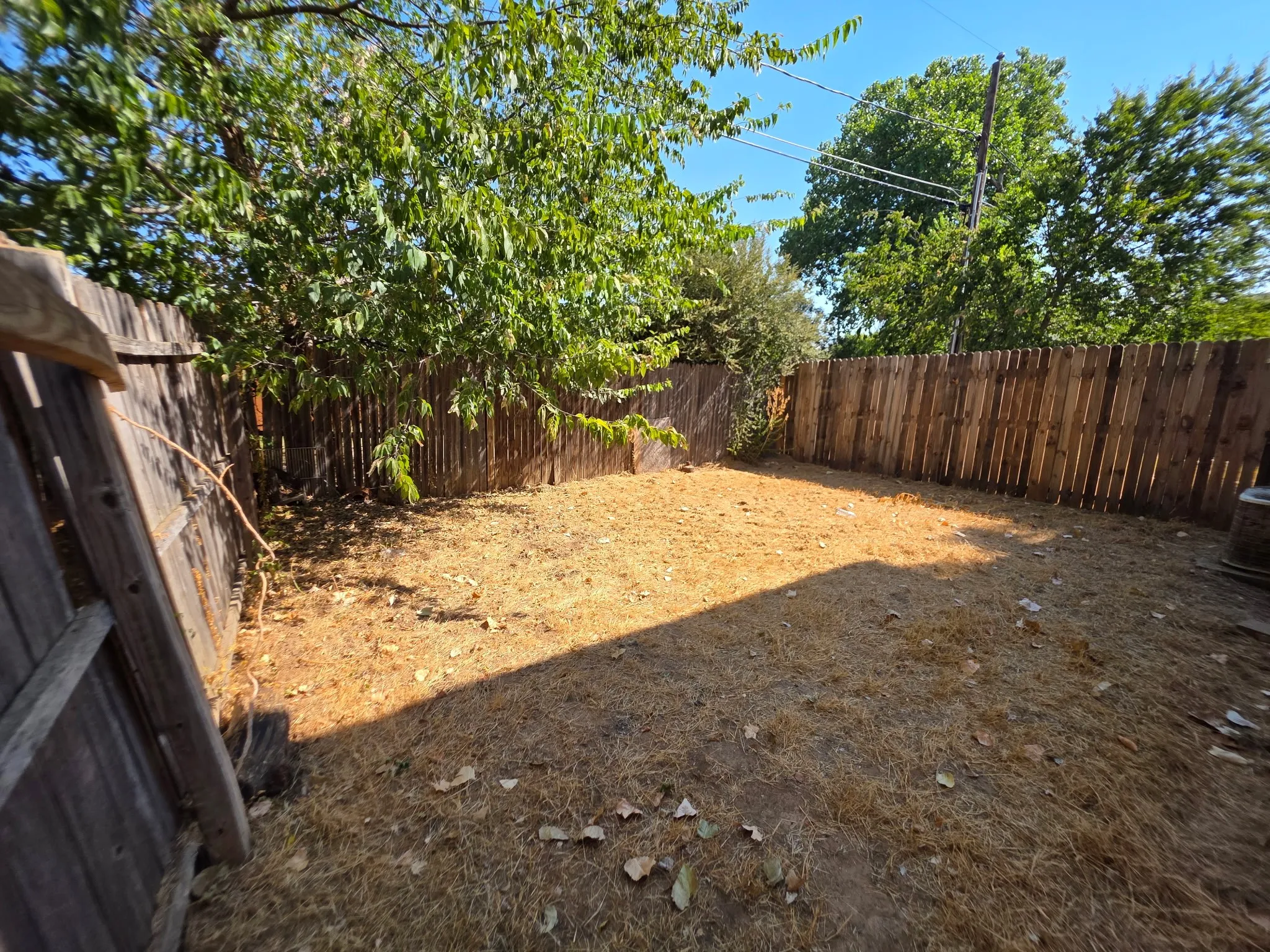 Single Family Residence For Sale in Tarrant County , 1249 Village Garden Drive, Azle, Texas 76020, 4 Bedroom, 2 Bathroom, 1 Garage spaces, 1,246 Sqft, built in 2005, mls#21379611, Real Estate Agent in Azle, Homes For Sale in Tarrant county, Homes For Sale in Azle, Realtor in Azle Texas, Real Estate Brokerage Independent Realty Texas, Luminita Cordes Realtor