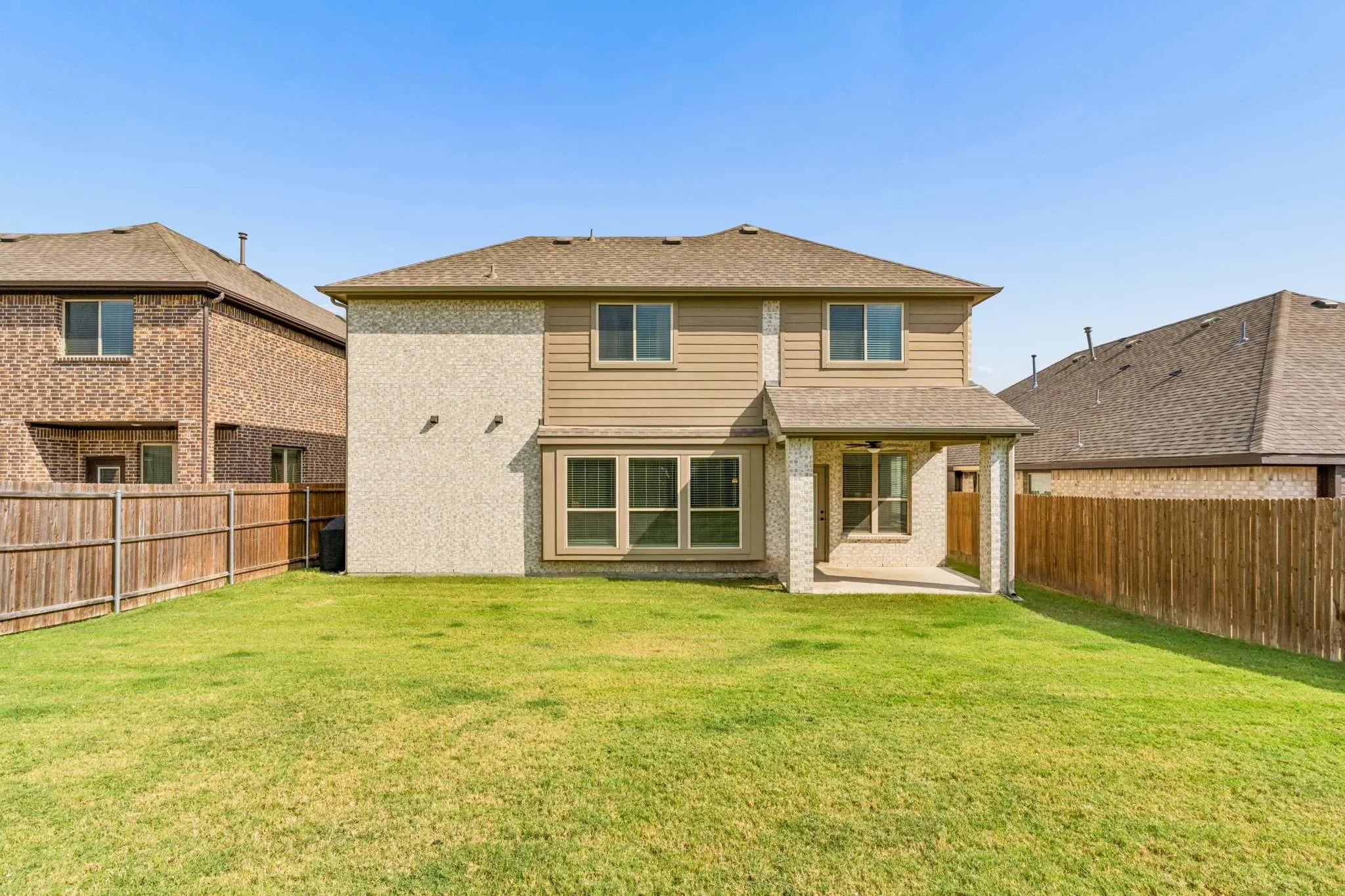 Single Family Residence For Sale in Dallas County , 3117 Brookhill Lane, Mesquite, Texas 75181, 4 Bedroom, 3 Bathroom, 2 Garage spaces, 3,017 Sqft, built in 2021, mls#21379619, Real Estate Agent in Mesquite, Homes For Sale in Dallas county, Homes For Sale in Mesquite, Realtor in Mesquite Texas, Real Estate Brokerage Independent Realty Texas, Luminita Cordes Realtor