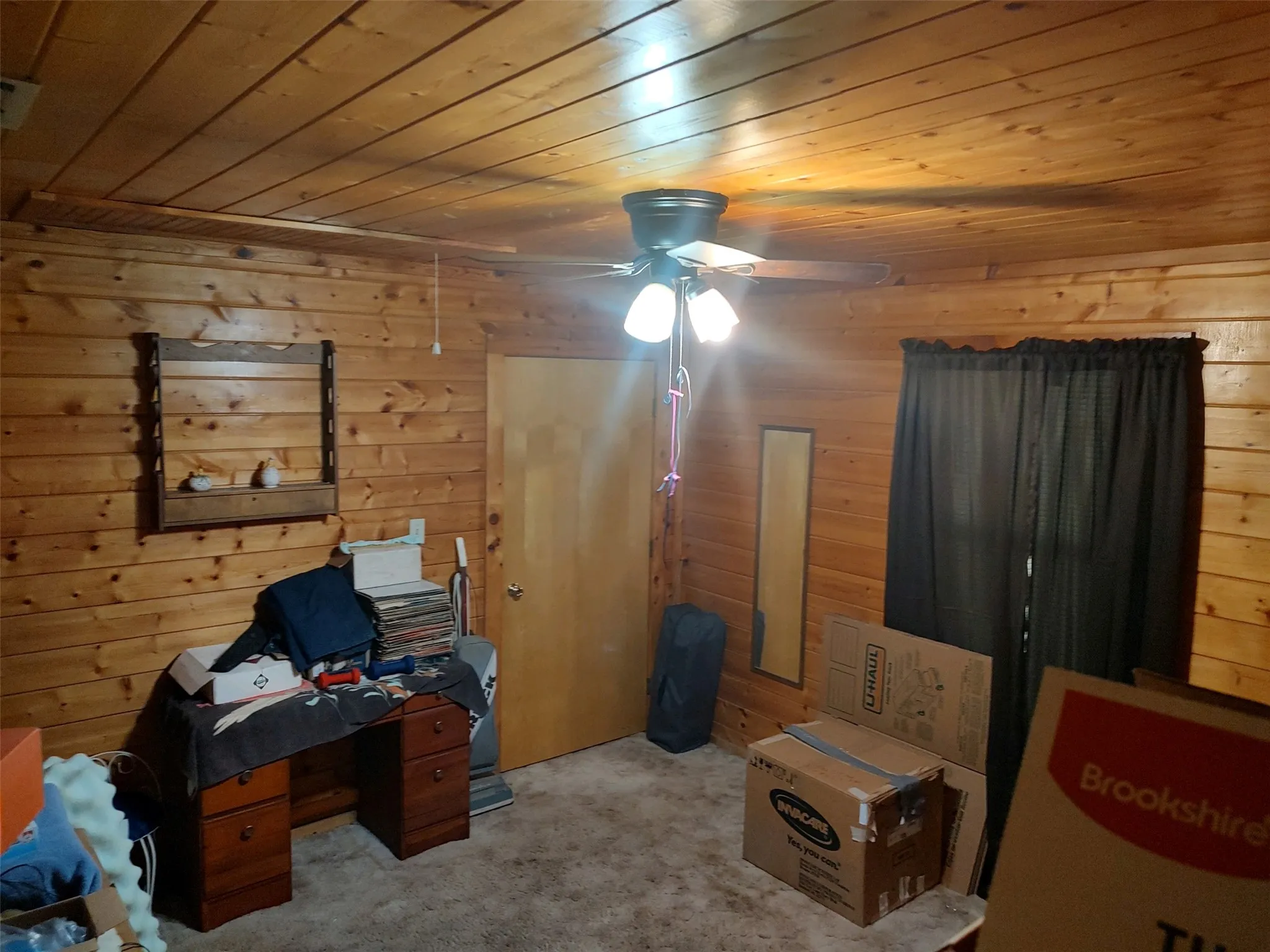 Guest bedroom 1.