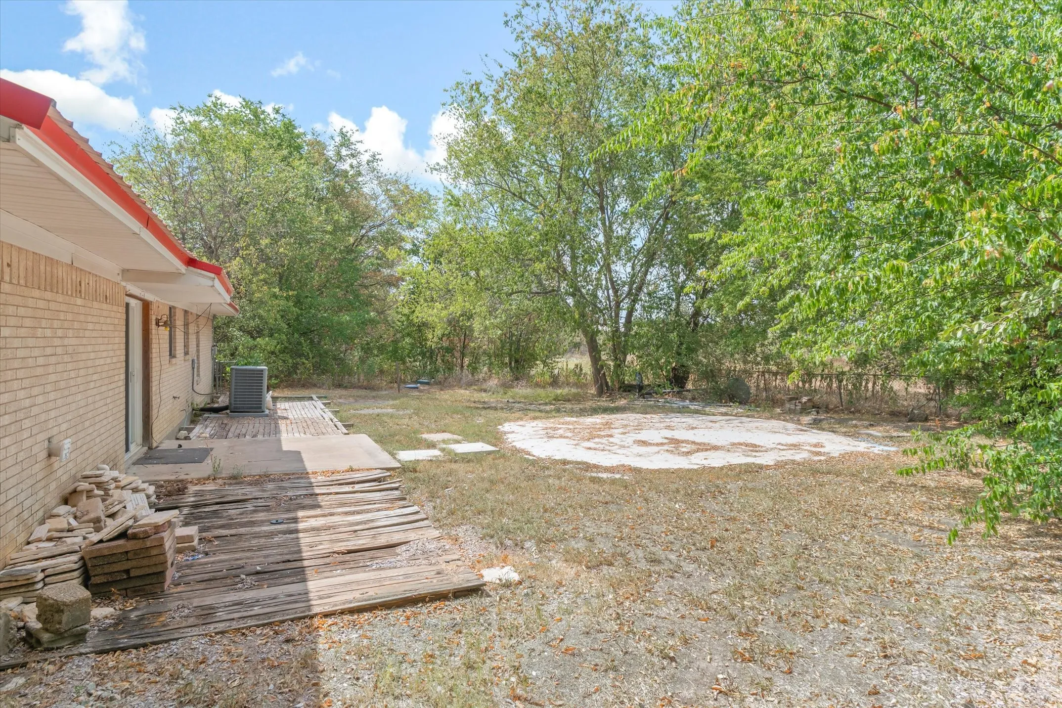Single Family Residence For Sale in Van Zandt County , 152 Vz County Road 3404, Wills Point, Texas 75169, 3 Bedroom, 1 Bathroom, Garage spaces, 1,425 Sqft, built in 1979, mls#21373681, Real Estate Agent in Wills Point, Homes For Sale in Van Zandt county, Homes For Sale in Wills Point, Realtor in Wills Point Texas, Real Estate Brokerage Independent Realty Texas, Luminita Cordes Realtor
