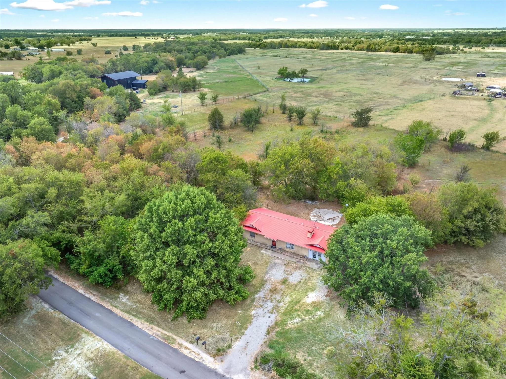 Single Family Residence For Sale in Van Zandt County , 152 Vz County Road 3404, Wills Point, Texas 75169, 3 Bedroom, 1 Bathroom, Garage spaces, 1,425 Sqft, built in 1979, mls#21373681, Real Estate Agent in Wills Point, Homes For Sale in Van Zandt county, Homes For Sale in Wills Point, Realtor in Wills Point Texas, Real Estate Brokerage Independent Realty Texas, Luminita Cordes Realtor