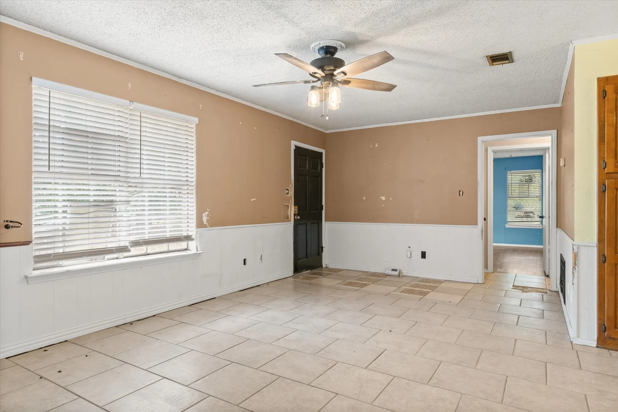 Single Family Residence For Sale in Van Zandt County , 152 Vz County Road 3404, Wills Point, Texas 75169, 3 Bedroom, 1 Bathroom, Garage spaces, 1,425 Sqft, built in 1979, mls#21373681, Real Estate Agent in Wills Point, Homes For Sale in Van Zandt county, Homes For Sale in Wills Point, Realtor in Wills Point Texas, Real Estate Brokerage Independent Realty Texas, Luminita Cordes Realtor
