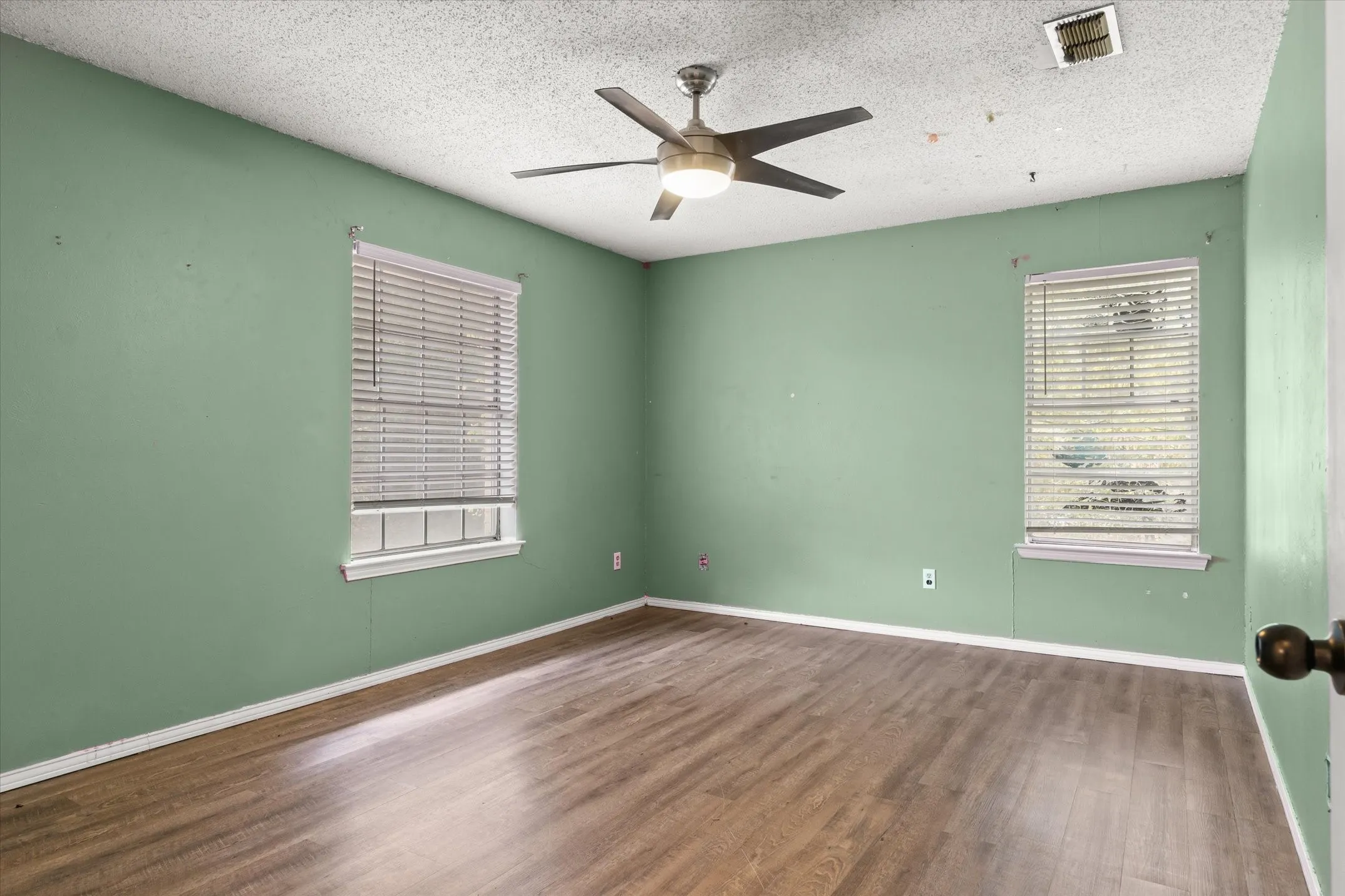 Single Family Residence For Sale in Van Zandt County , 152 Vz County Road 3404, Wills Point, Texas 75169, 3 Bedroom, 1 Bathroom, Garage spaces, 1,425 Sqft, built in 1979, mls#21373681, Real Estate Agent in Wills Point, Homes For Sale in Van Zandt county, Homes For Sale in Wills Point, Realtor in Wills Point Texas, Real Estate Brokerage Independent Realty Texas, Luminita Cordes Realtor