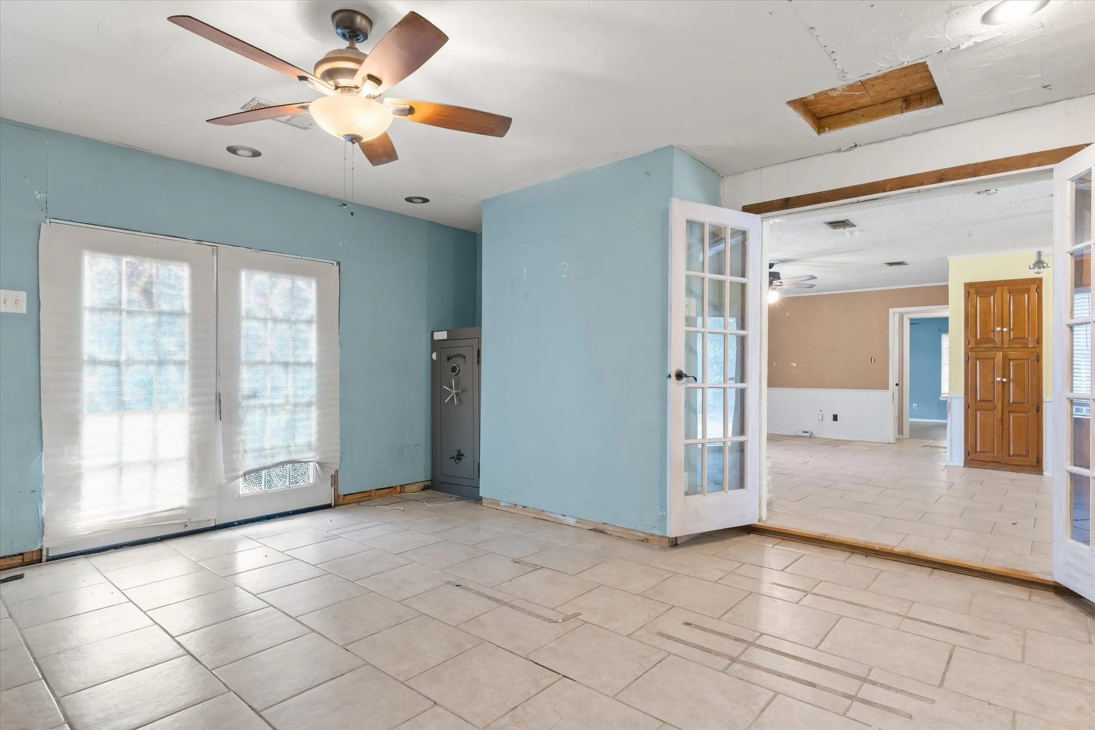 Single Family Residence For Sale in Van Zandt County , 152 Vz County Road 3404, Wills Point, Texas 75169, 3 Bedroom, 1 Bathroom, Garage spaces, 1,425 Sqft, built in 1979, mls#21373681, Real Estate Agent in Wills Point, Homes For Sale in Van Zandt county, Homes For Sale in Wills Point, Realtor in Wills Point Texas, Real Estate Brokerage Independent Realty Texas, Luminita Cordes Realtor