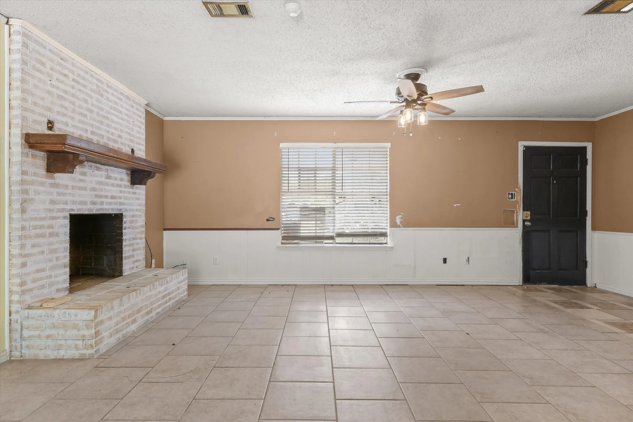Single Family Residence For Sale in Van Zandt County , 152 Vz County Road 3404, Wills Point, Texas 75169, 3 Bedroom, 1 Bathroom, Garage spaces, 1,425 Sqft, built in 1979, mls#21373681, Real Estate Agent in Wills Point, Homes For Sale in Van Zandt county, Homes For Sale in Wills Point, Realtor in Wills Point Texas, Real Estate Brokerage Independent Realty Texas, Luminita Cordes Realtor
