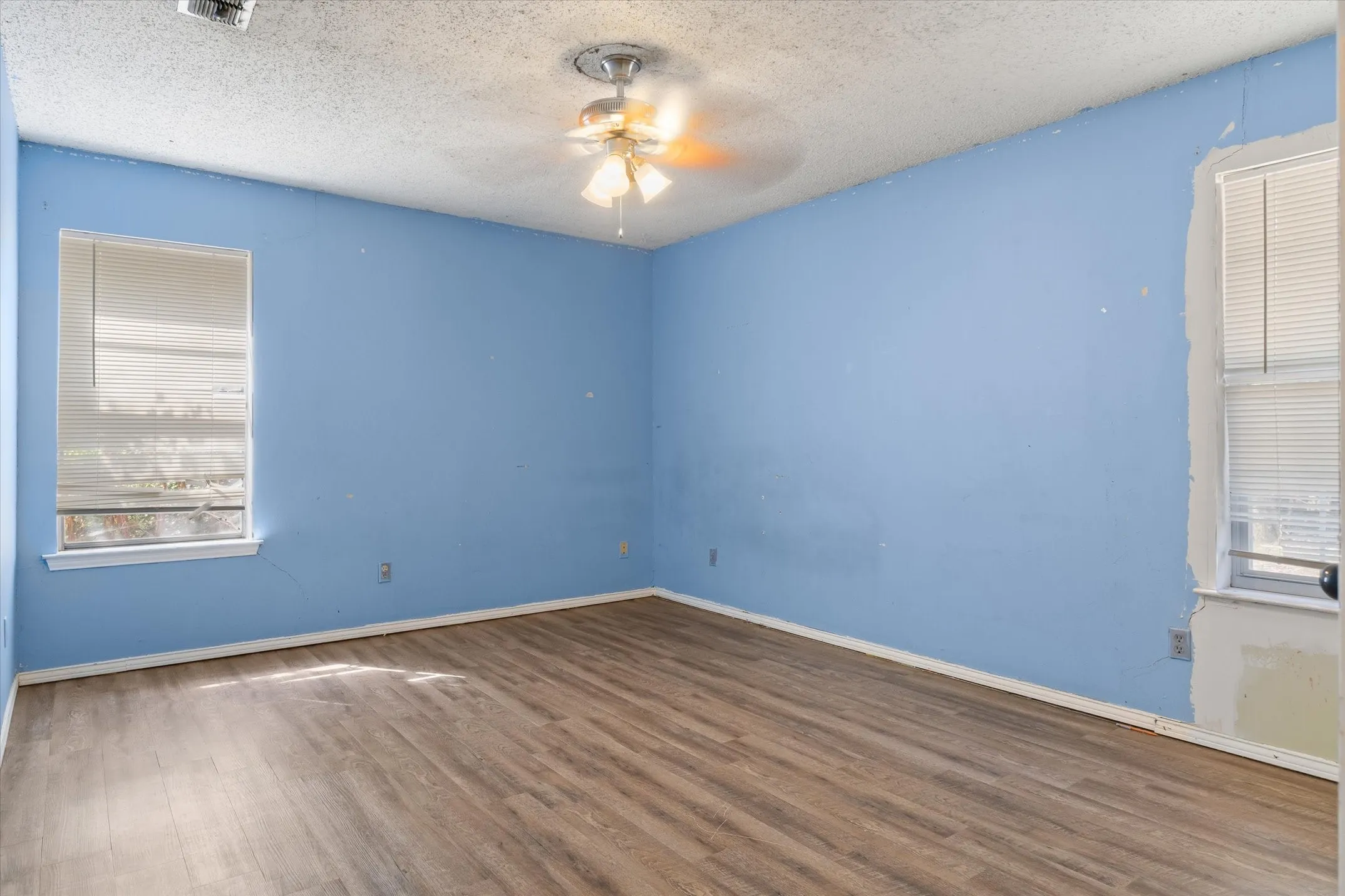 Single Family Residence For Sale in Van Zandt County , 152 Vz County Road 3404, Wills Point, Texas 75169, 3 Bedroom, 1 Bathroom, Garage spaces, 1,425 Sqft, built in 1979, mls#21373681, Real Estate Agent in Wills Point, Homes For Sale in Van Zandt county, Homes For Sale in Wills Point, Realtor in Wills Point Texas, Real Estate Brokerage Independent Realty Texas, Luminita Cordes Realtor