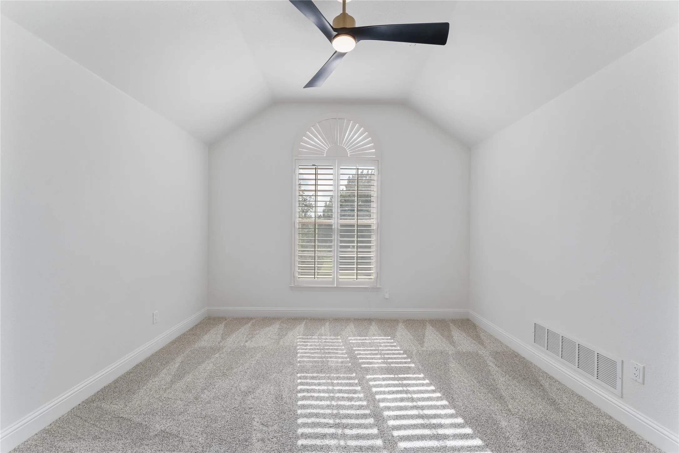 Single Family Residence For Rent in Collin County , 3316 Westover Drive, Plano, Texas 75093, 4 Bedroom, 3 Bathroom, 2 Garage spaces, 3,166 Sqft, built in 1998, mls#21379622, Real Estate Agent in Plano, Homes For Rent in Collin county, Homes For Rent in Plano, Realtor in Plano Texas, Real Estate Brokerage Independent Realty Texas, Luminita Cordes Realtor