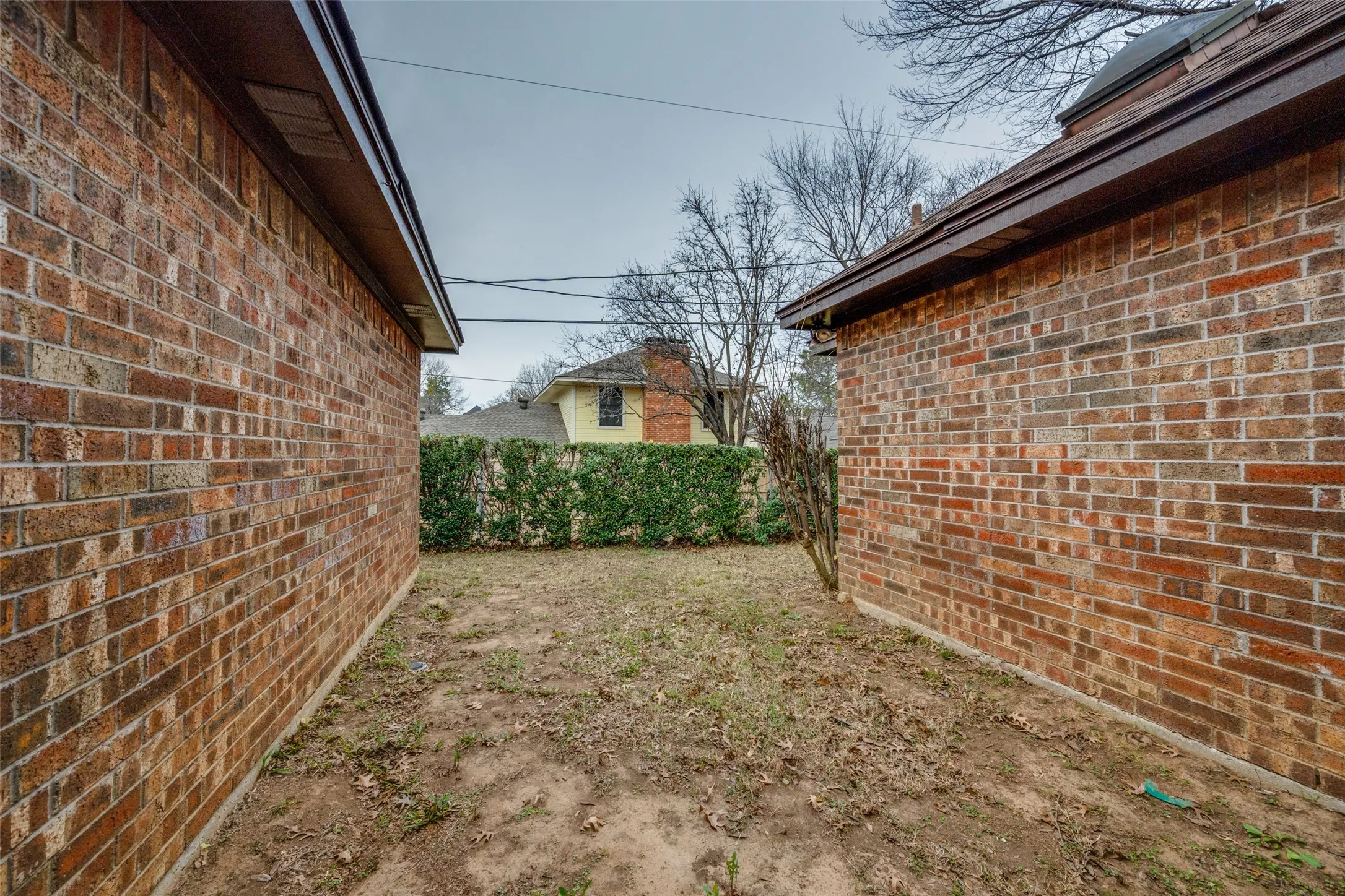 Single Family Residence For Sale in Tarrant County , 4307 Waycross Drive, Arlington, Texas 76016, 3 Bedroom, 3 Bathroom, 2 Garage spaces, 2,396 Sqft, built in 1983, mls#21379624, Real Estate Agent in Arlington, Homes For Sale in Tarrant county, Homes For Sale in Arlington, Realtor in Arlington Texas, Real Estate Brokerage Independent Realty Texas, Luminita Cordes Realtor