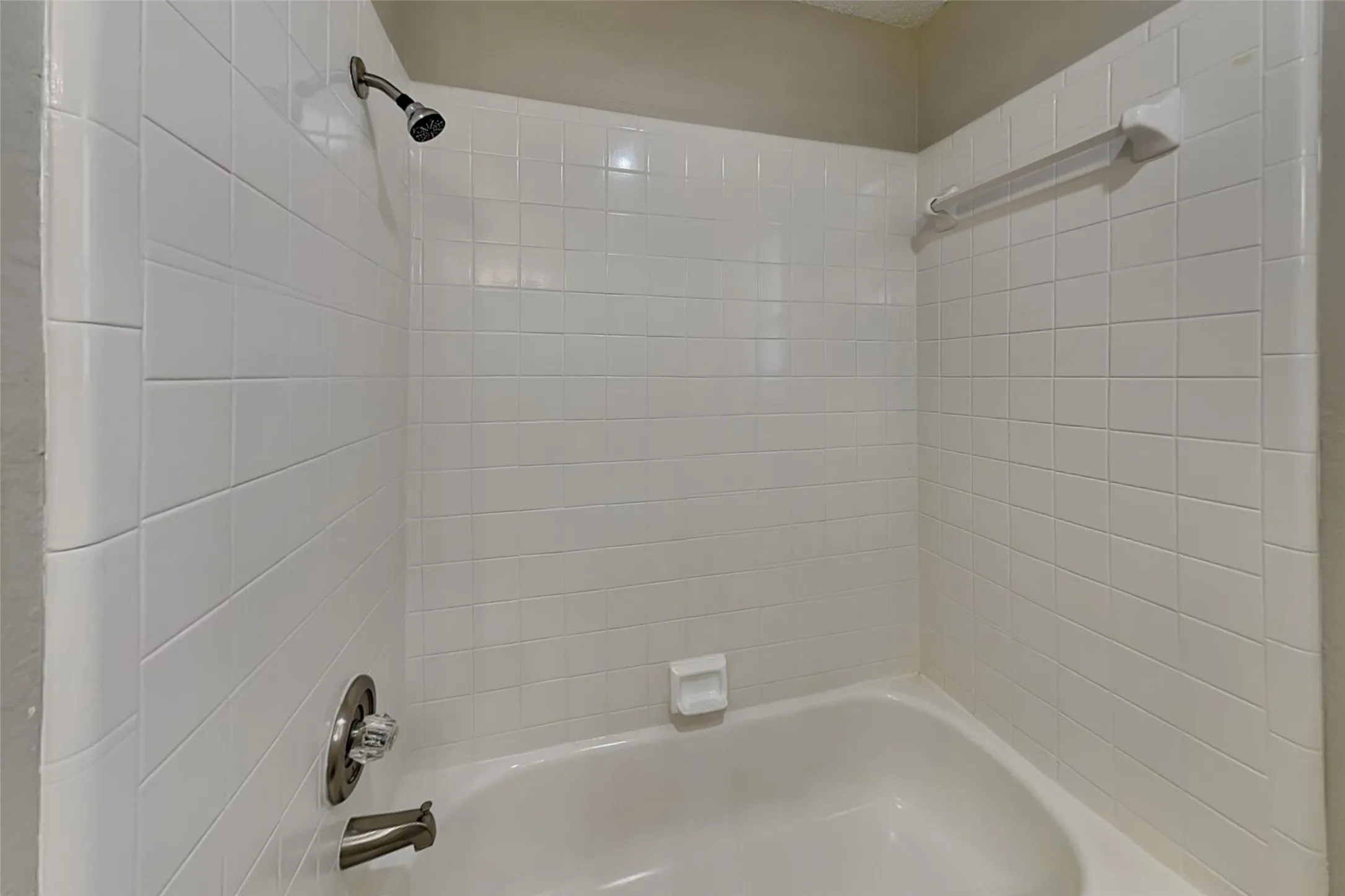 Single Family Residence For Rent in Tarrant County , 8228 Willis Lane, Watauga, Texas 76148, 3 Bedroom, 2 Bathroom, 2 Garage spaces, 1,461 Sqft, built in 1986, mls#21379628, Real Estate Agent in Watauga, Homes For Rent in Tarrant county, Homes For Rent in Watauga, Realtor in Watauga Texas, Real Estate Brokerage Independent Realty Texas, Luminita Cordes Realtor