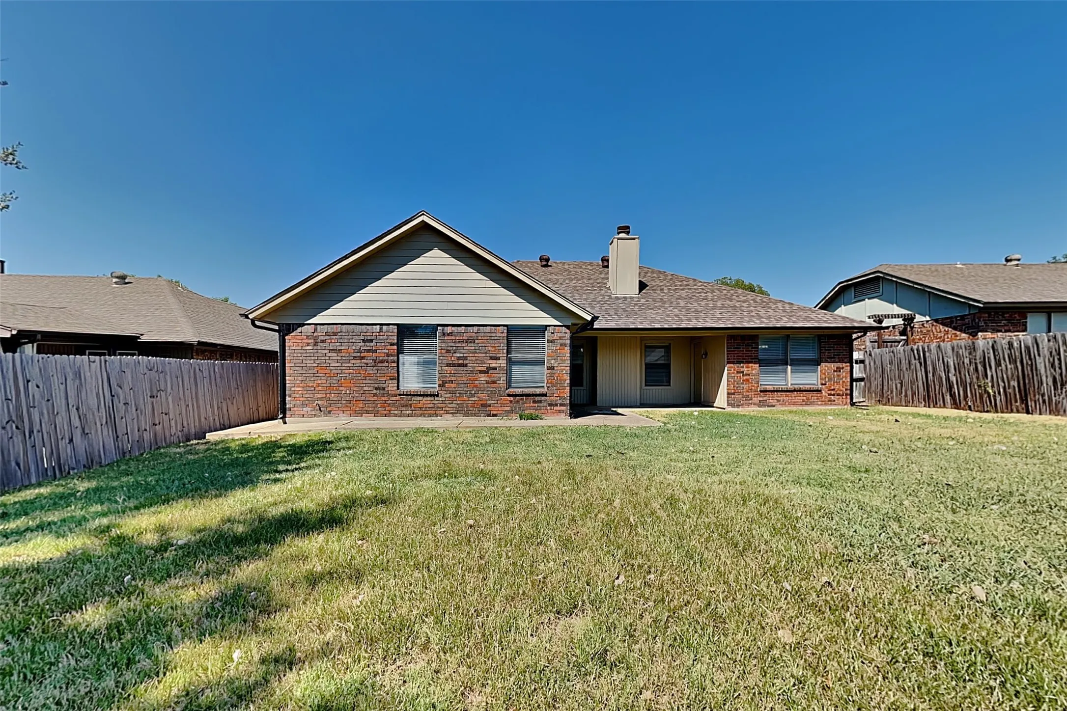 Single Family Residence For Rent in Tarrant County , 8228 Willis Lane, Watauga, Texas 76148, 3 Bedroom, 2 Bathroom, 2 Garage spaces, 1,461 Sqft, built in 1986, mls#21379628, Real Estate Agent in Watauga, Homes For Rent in Tarrant county, Homes For Rent in Watauga, Realtor in Watauga Texas, Real Estate Brokerage Independent Realty Texas, Luminita Cordes Realtor