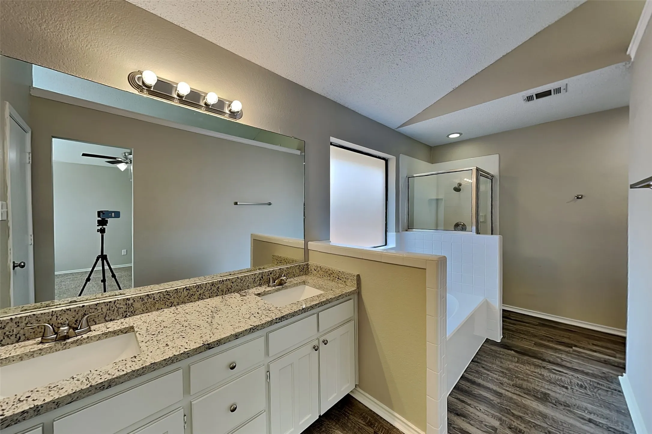 Single Family Residence For Rent in Tarrant County , 8228 Willis Lane, Watauga, Texas 76148, 3 Bedroom, 2 Bathroom, 2 Garage spaces, 1,461 Sqft, built in 1986, mls#21379628, Real Estate Agent in Watauga, Homes For Rent in Tarrant county, Homes For Rent in Watauga, Realtor in Watauga Texas, Real Estate Brokerage Independent Realty Texas, Luminita Cordes Realtor