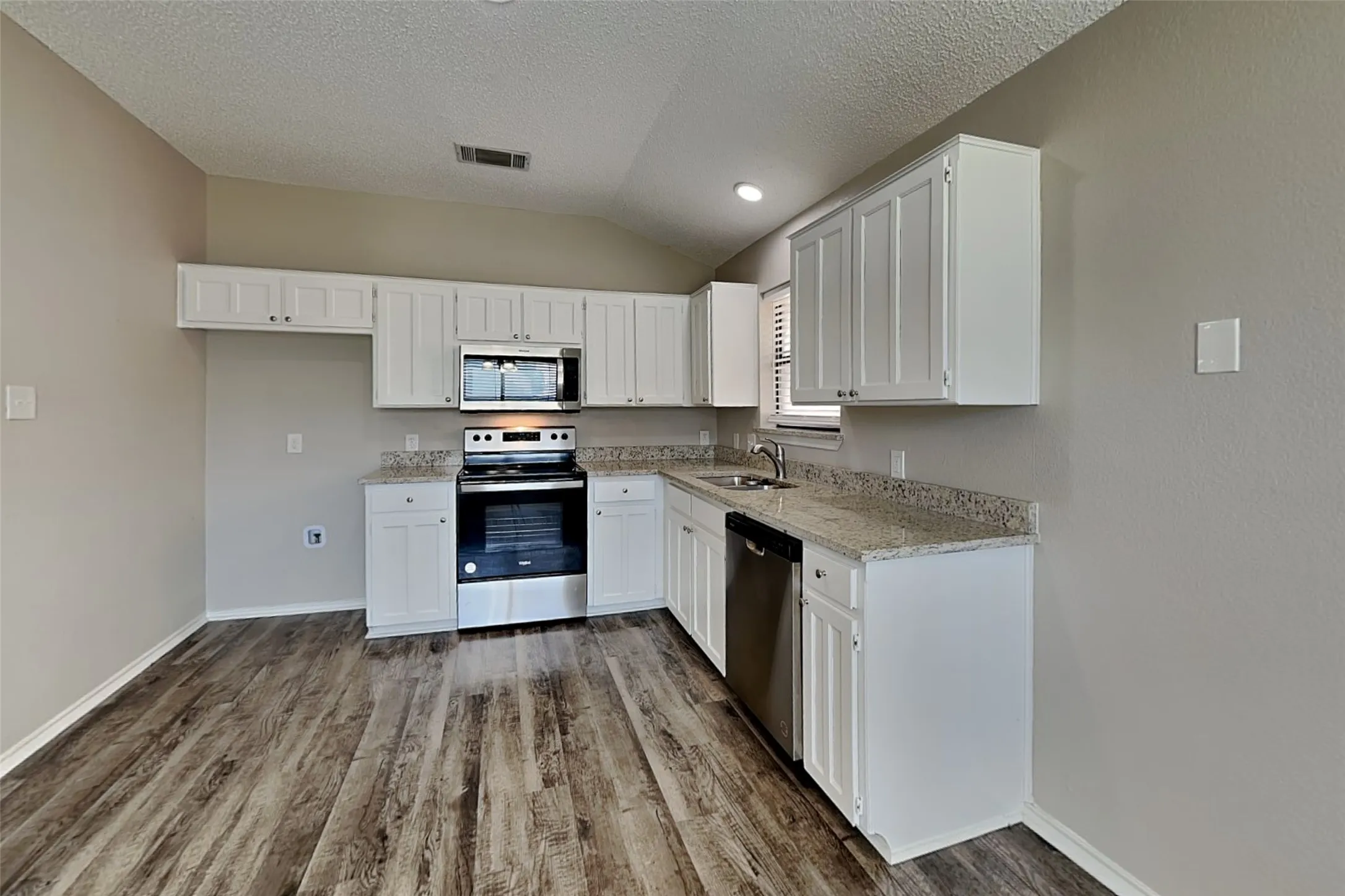 Single Family Residence For Rent in Tarrant County , 8228 Willis Lane, Watauga, Texas 76148, 3 Bedroom, 2 Bathroom, 2 Garage spaces, 1,461 Sqft, built in 1986, mls#21379628, Real Estate Agent in Watauga, Homes For Rent in Tarrant county, Homes For Rent in Watauga, Realtor in Watauga Texas, Real Estate Brokerage Independent Realty Texas, Luminita Cordes Realtor