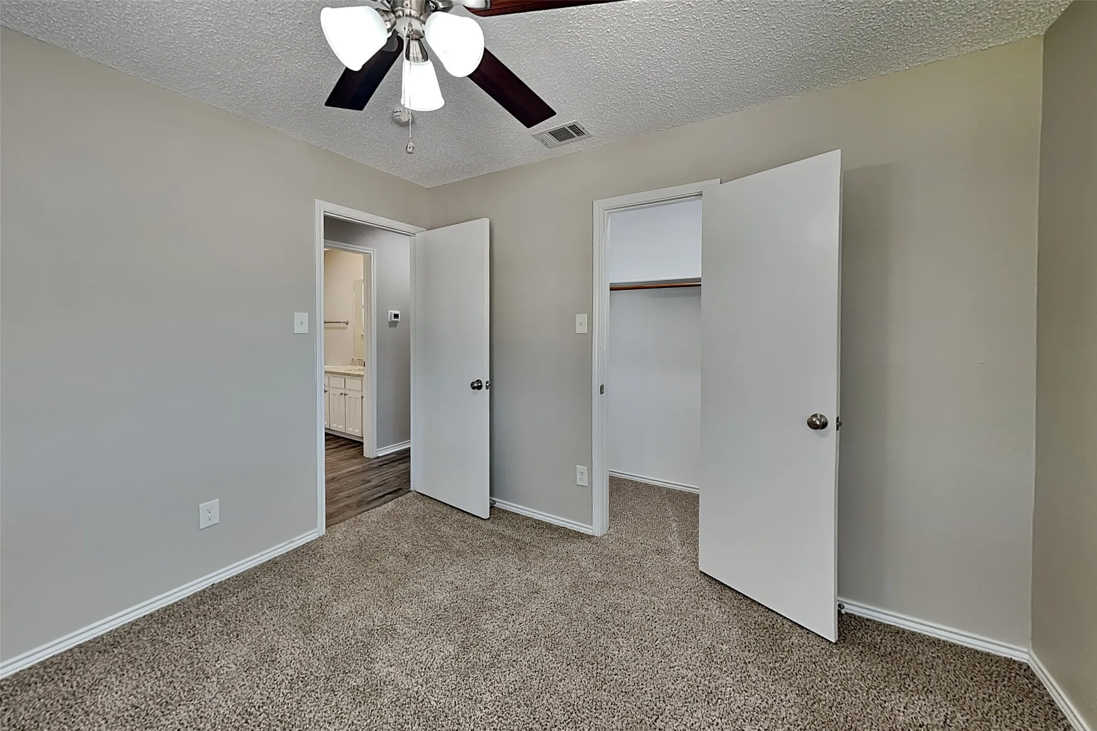 Single Family Residence For Rent in Tarrant County , 8228 Willis Lane, Watauga, Texas 76148, 3 Bedroom, 2 Bathroom, 2 Garage spaces, 1,461 Sqft, built in 1986, mls#21379628, Real Estate Agent in Watauga, Homes For Rent in Tarrant county, Homes For Rent in Watauga, Realtor in Watauga Texas, Real Estate Brokerage Independent Realty Texas, Luminita Cordes Realtor