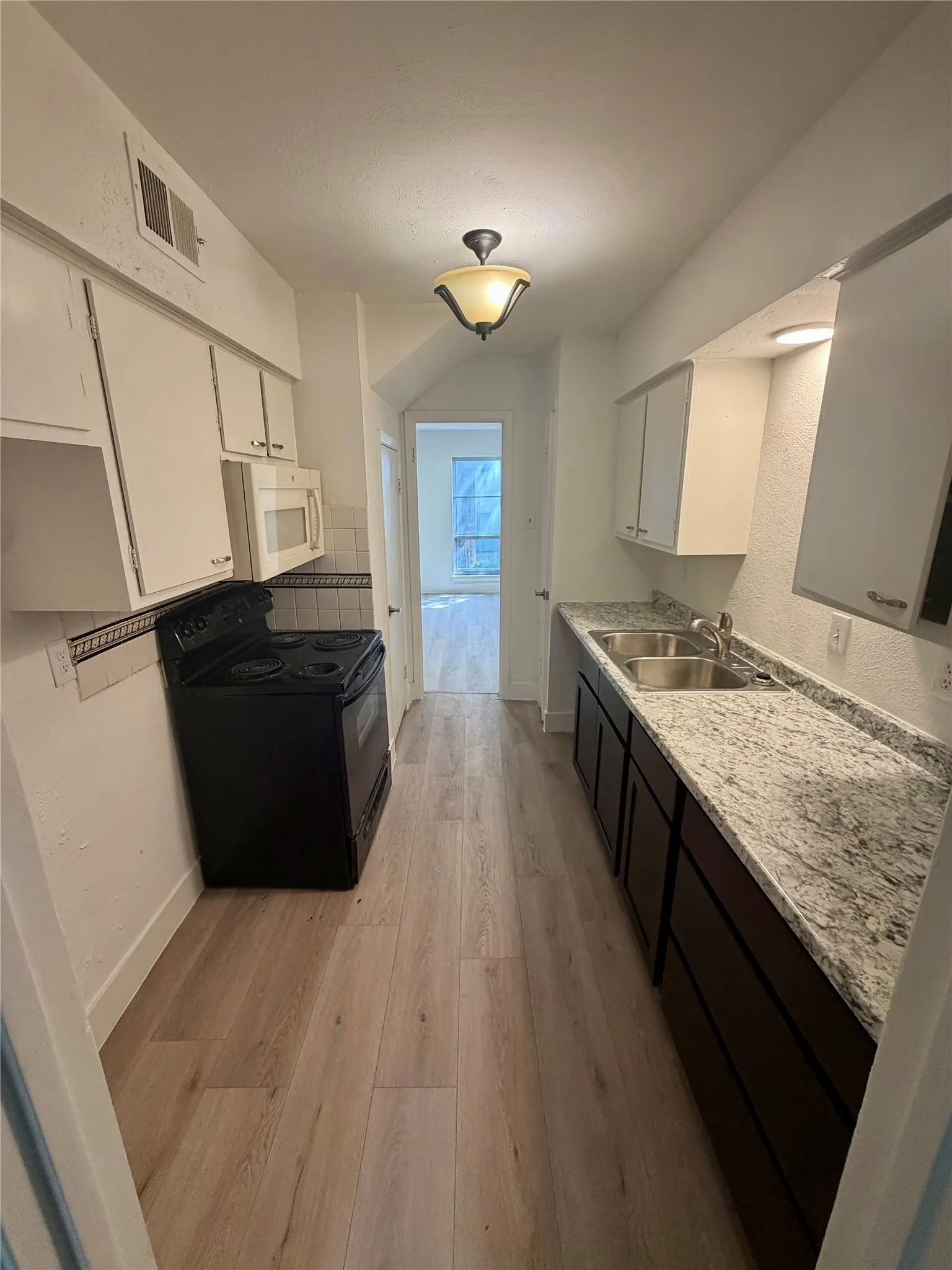 Condominium For Sale in Dallas County , 6620 Eastridge Drive 125, Dallas, Texas 75231, 2 Bedroom, 3 Bathroom, Garage spaces, 1,509 Sqft, built in 1970, mls#21379608, Real Estate Agent in Dallas, Homes For Sale in Dallas county, Homes For Sale in Dallas, Realtor in Dallas Texas, Real Estate Brokerage Independent Realty Texas, Luminita Cordes Realtor