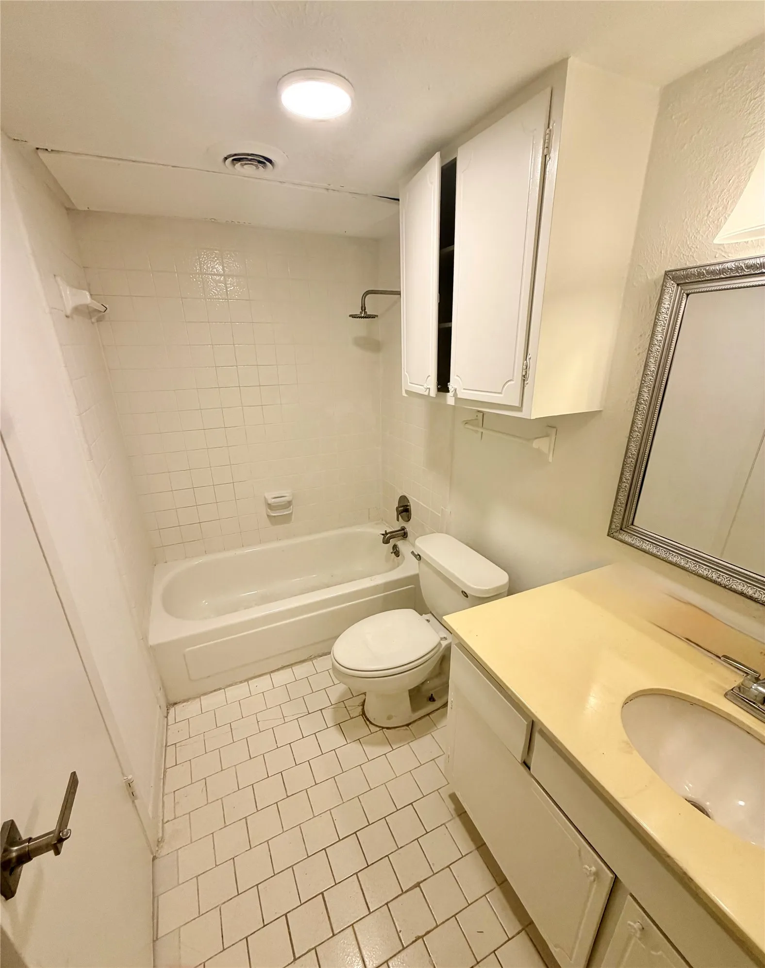 Condominium For Sale in Dallas County , 6620 Eastridge Drive 125, Dallas, Texas 75231, 2 Bedroom, 3 Bathroom, Garage spaces, 1,509 Sqft, built in 1970, mls#21379608, Real Estate Agent in Dallas, Homes For Sale in Dallas county, Homes For Sale in Dallas, Realtor in Dallas Texas, Real Estate Brokerage Independent Realty Texas, Luminita Cordes Realtor