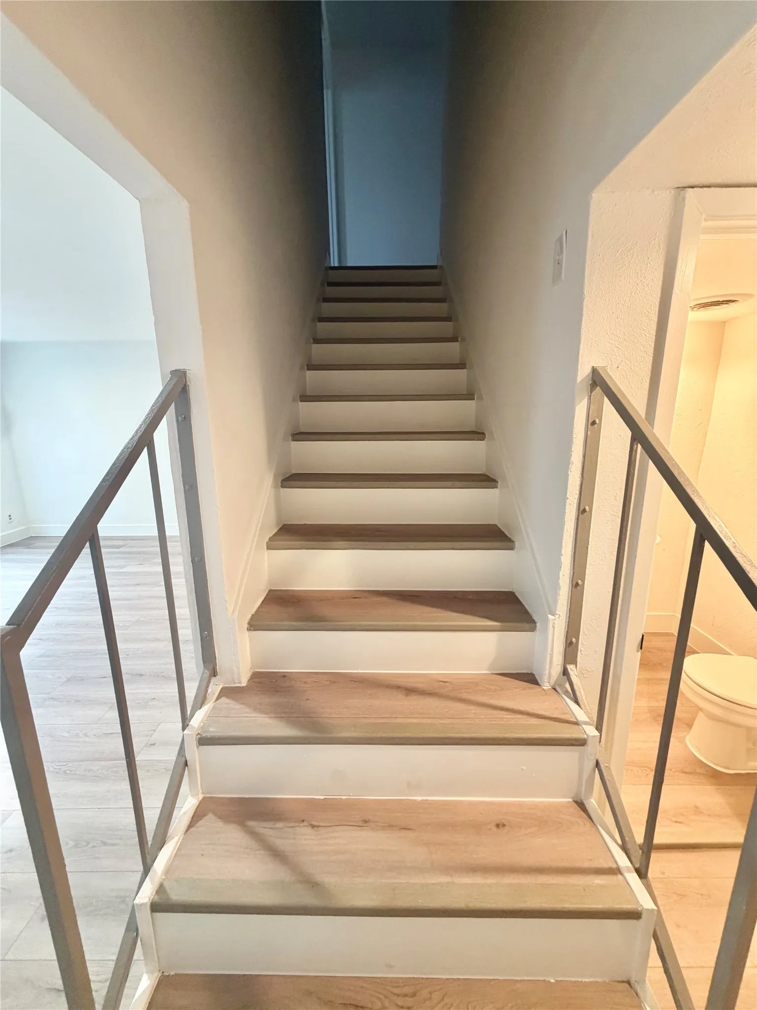 Condominium For Sale in Dallas County , 6620 Eastridge Drive 125, Dallas, Texas 75231, 2 Bedroom, 3 Bathroom, Garage spaces, 1,509 Sqft, built in 1970, mls#21379608, Real Estate Agent in Dallas, Homes For Sale in Dallas county, Homes For Sale in Dallas, Realtor in Dallas Texas, Real Estate Brokerage Independent Realty Texas, Luminita Cordes Realtor