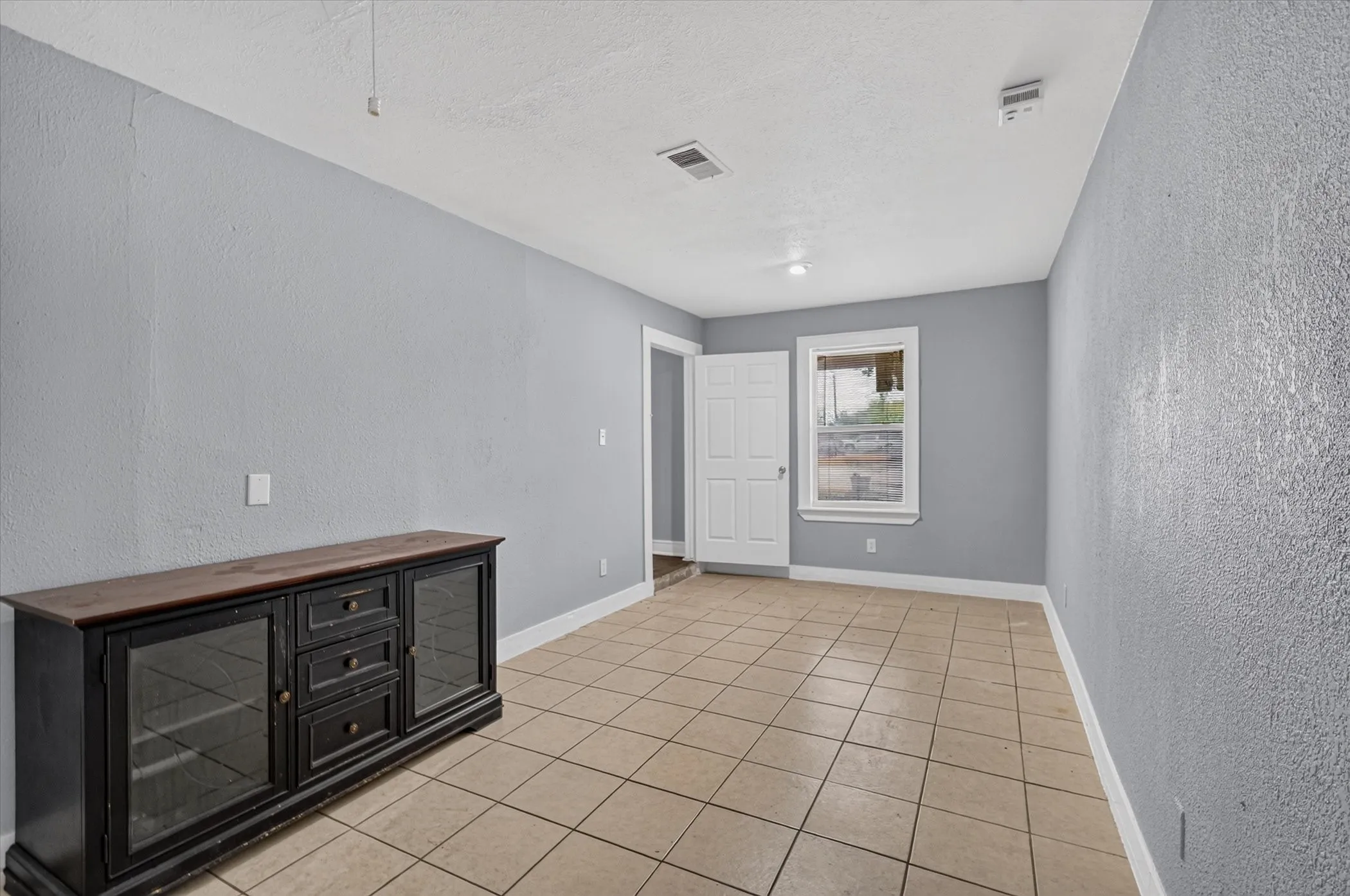 Single Family Residence For Sale in Dallas County , 110 N Bowser Road, Richardson, Texas 75081, 3 Bedroom, 2 Bathroom, Garage spaces, 1,154 Sqft, built in 1961, mls#21379636, Real Estate Agent in Richardson, Homes For Sale in Dallas county, Homes For Sale in Richardson, Realtor in Richardson Texas, Real Estate Brokerage Independent Realty Texas, Luminita Cordes Realtor