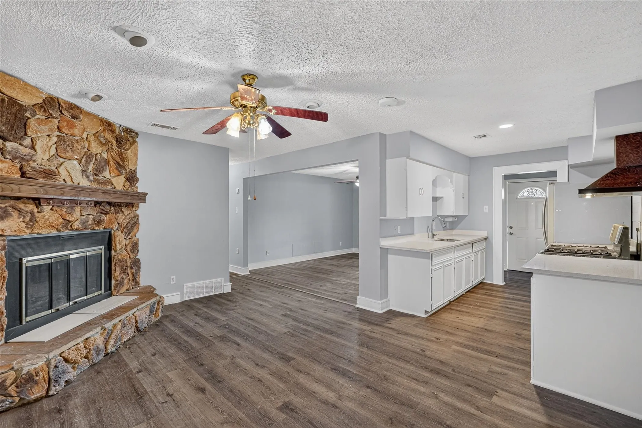 Single Family Residence For Sale in Dallas County , 110 N Bowser Road, Richardson, Texas 75081, 3 Bedroom, 2 Bathroom, Garage spaces, 1,154 Sqft, built in 1961, mls#21379636, Real Estate Agent in Richardson, Homes For Sale in Dallas county, Homes For Sale in Richardson, Realtor in Richardson Texas, Real Estate Brokerage Independent Realty Texas, Luminita Cordes Realtor