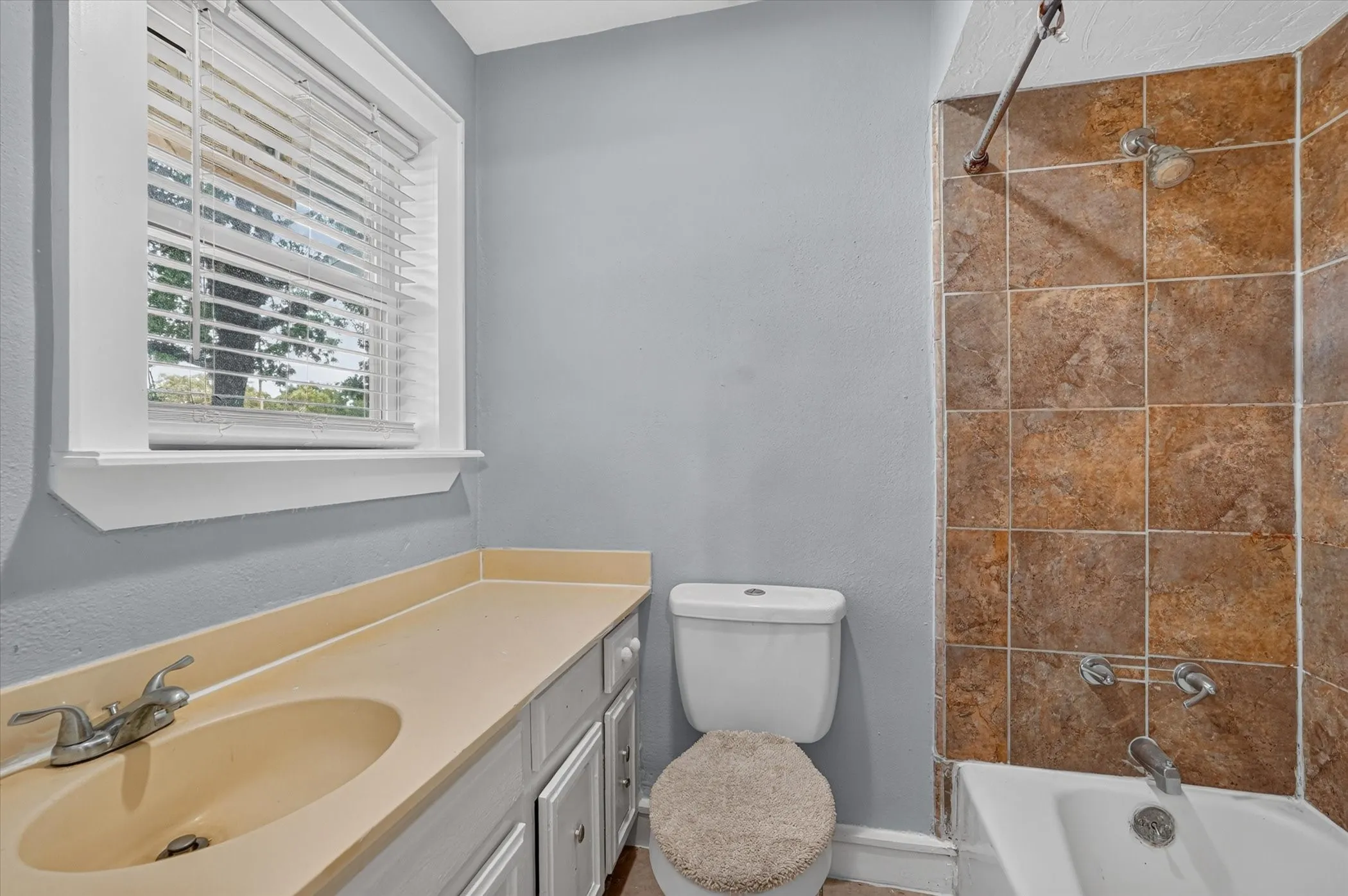 Single Family Residence For Sale in Dallas County , 110 N Bowser Road, Richardson, Texas 75081, 3 Bedroom, 2 Bathroom, Garage spaces, 1,154 Sqft, built in 1961, mls#21379636, Real Estate Agent in Richardson, Homes For Sale in Dallas county, Homes For Sale in Richardson, Realtor in Richardson Texas, Real Estate Brokerage Independent Realty Texas, Luminita Cordes Realtor