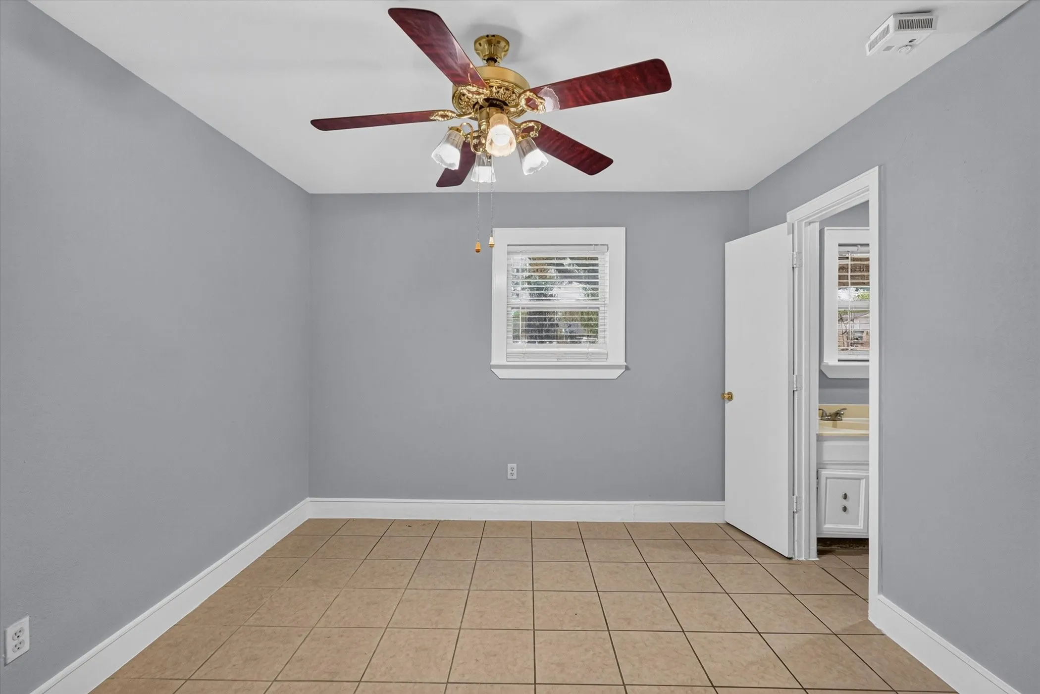 Single Family Residence For Sale in Dallas County , 110 N Bowser Road, Richardson, Texas 75081, 3 Bedroom, 2 Bathroom, Garage spaces, 1,154 Sqft, built in 1961, mls#21379636, Real Estate Agent in Richardson, Homes For Sale in Dallas county, Homes For Sale in Richardson, Realtor in Richardson Texas, Real Estate Brokerage Independent Realty Texas, Luminita Cordes Realtor