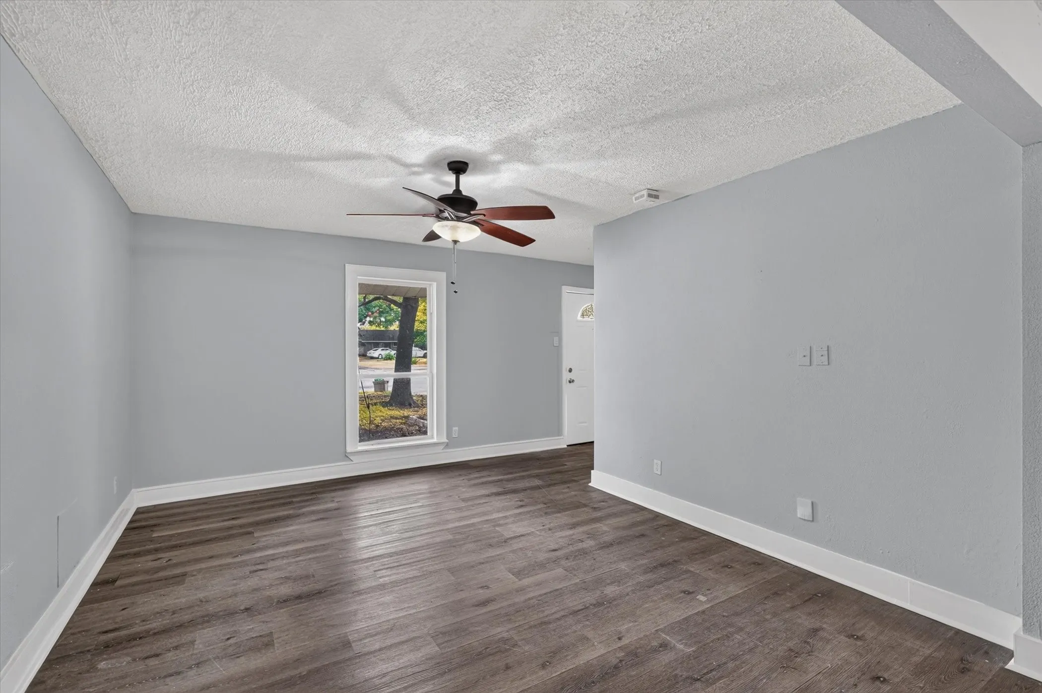 Single Family Residence For Sale in Dallas County , 110 N Bowser Road, Richardson, Texas 75081, 3 Bedroom, 2 Bathroom, Garage spaces, 1,154 Sqft, built in 1961, mls#21379636, Real Estate Agent in Richardson, Homes For Sale in Dallas county, Homes For Sale in Richardson, Realtor in Richardson Texas, Real Estate Brokerage Independent Realty Texas, Luminita Cordes Realtor