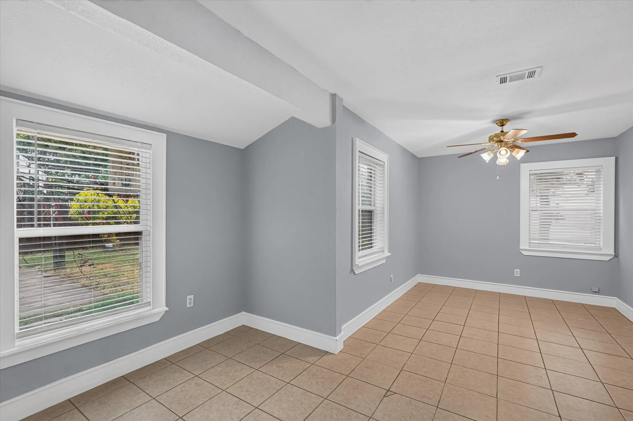 Single Family Residence For Sale in Dallas County , 110 N Bowser Road, Richardson, Texas 75081, 3 Bedroom, 2 Bathroom, Garage spaces, 1,154 Sqft, built in 1961, mls#21379636, Real Estate Agent in Richardson, Homes For Sale in Dallas county, Homes For Sale in Richardson, Realtor in Richardson Texas, Real Estate Brokerage Independent Realty Texas, Luminita Cordes Realtor