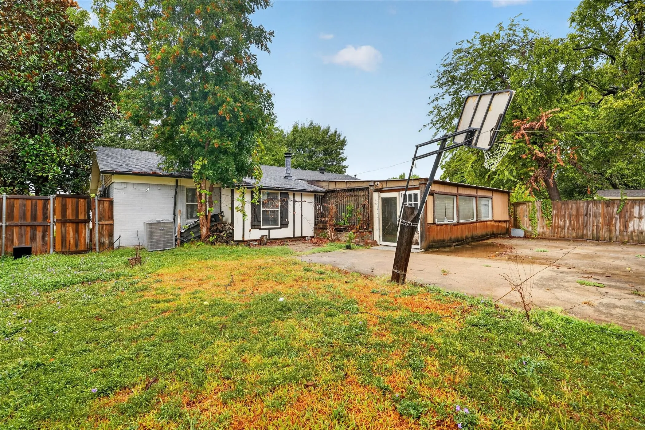 Single Family Residence For Sale in Dallas County , 110 N Bowser Road, Richardson, Texas 75081, 3 Bedroom, 2 Bathroom, Garage spaces, 1,154 Sqft, built in 1961, mls#21379636, Real Estate Agent in Richardson, Homes For Sale in Dallas county, Homes For Sale in Richardson, Realtor in Richardson Texas, Real Estate Brokerage Independent Realty Texas, Luminita Cordes Realtor