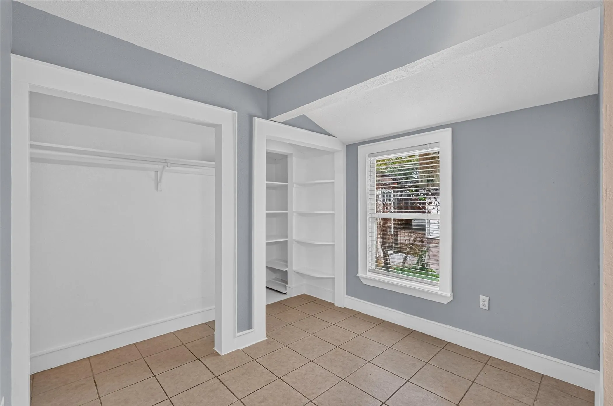 Single Family Residence For Sale in Dallas County , 110 N Bowser Road, Richardson, Texas 75081, 3 Bedroom, 2 Bathroom, Garage spaces, 1,154 Sqft, built in 1961, mls#21379636, Real Estate Agent in Richardson, Homes For Sale in Dallas county, Homes For Sale in Richardson, Realtor in Richardson Texas, Real Estate Brokerage Independent Realty Texas, Luminita Cordes Realtor