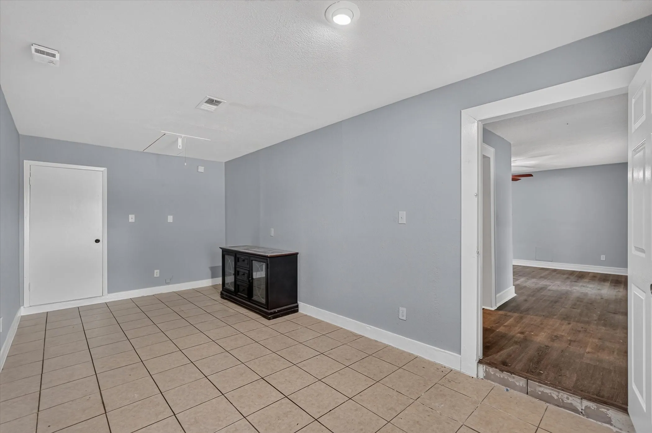 Single Family Residence For Sale in Dallas County , 110 N Bowser Road, Richardson, Texas 75081, 3 Bedroom, 2 Bathroom, Garage spaces, 1,154 Sqft, built in 1961, mls#21379636, Real Estate Agent in Richardson, Homes For Sale in Dallas county, Homes For Sale in Richardson, Realtor in Richardson Texas, Real Estate Brokerage Independent Realty Texas, Luminita Cordes Realtor