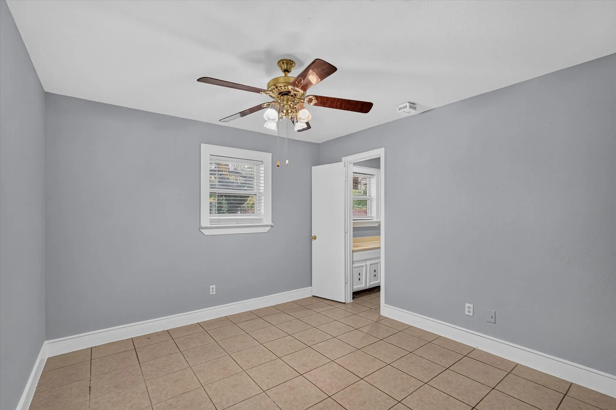Single Family Residence For Sale in Dallas County , 110 N Bowser Road, Richardson, Texas 75081, 3 Bedroom, 2 Bathroom, Garage spaces, 1,154 Sqft, built in 1961, mls#21379636, Real Estate Agent in Richardson, Homes For Sale in Dallas county, Homes For Sale in Richardson, Realtor in Richardson Texas, Real Estate Brokerage Independent Realty Texas, Luminita Cordes Realtor