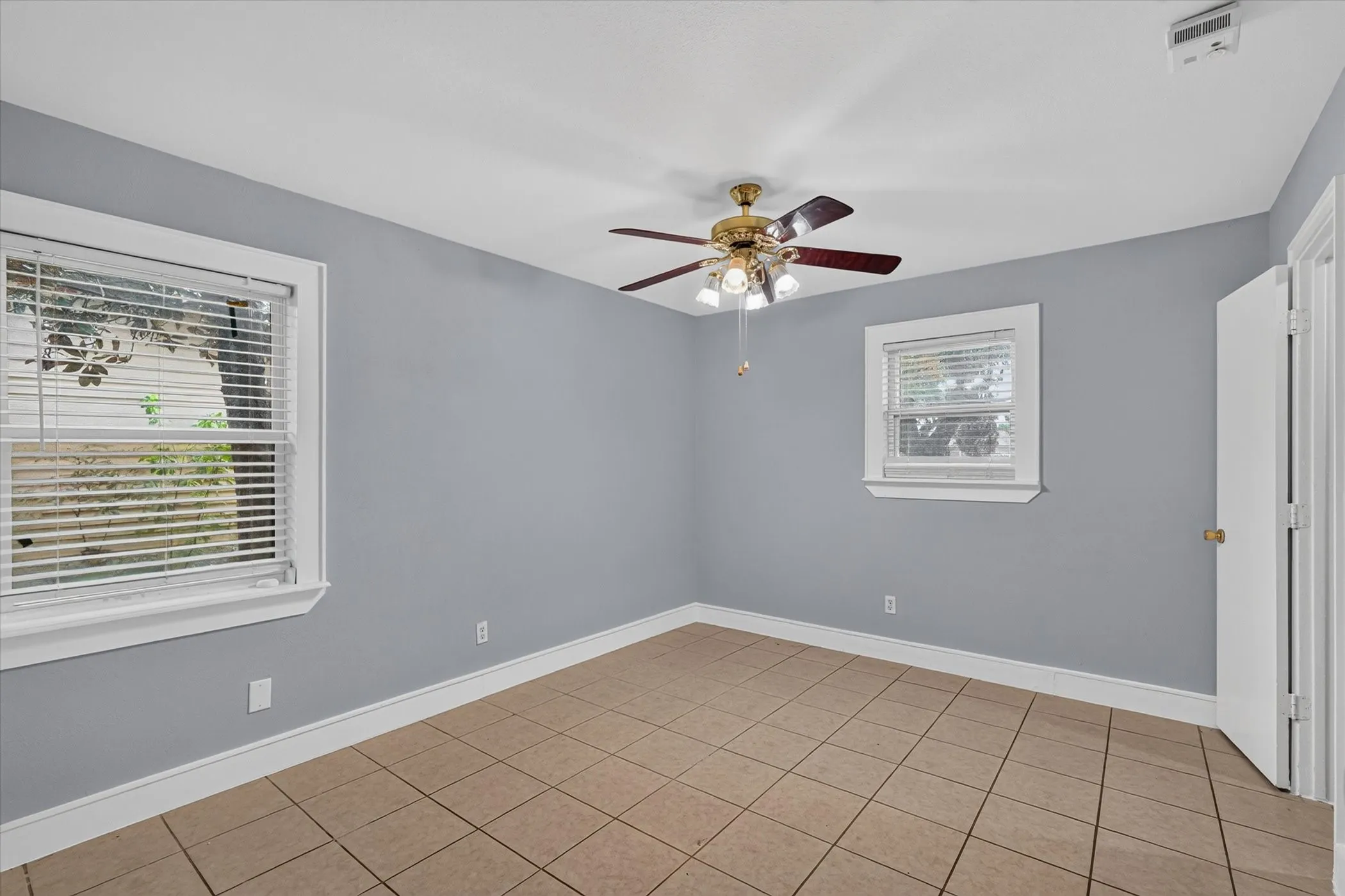 Single Family Residence For Sale in Dallas County , 110 N Bowser Road, Richardson, Texas 75081, 3 Bedroom, 2 Bathroom, Garage spaces, 1,154 Sqft, built in 1961, mls#21379636, Real Estate Agent in Richardson, Homes For Sale in Dallas county, Homes For Sale in Richardson, Realtor in Richardson Texas, Real Estate Brokerage Independent Realty Texas, Luminita Cordes Realtor