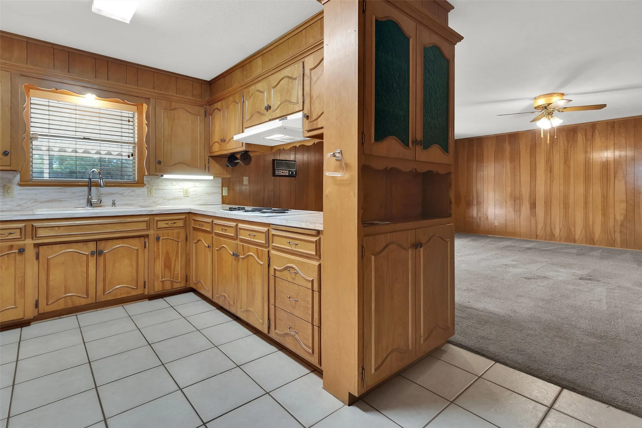 Single Family Residence For Sale in Grayson County , 1520 W Main Street, Denison, Texas 75020, 3 Bedroom, 3 Bathroom, 2 Garage spaces, 2,982 Sqft, built in 1967, mls#21373729, Real Estate Agent in Denison, Homes For Sale in Grayson county, Homes For Sale in Denison, Realtor in Denison Texas, Real Estate Brokerage Independent Realty Texas, Luminita Cordes Realtor