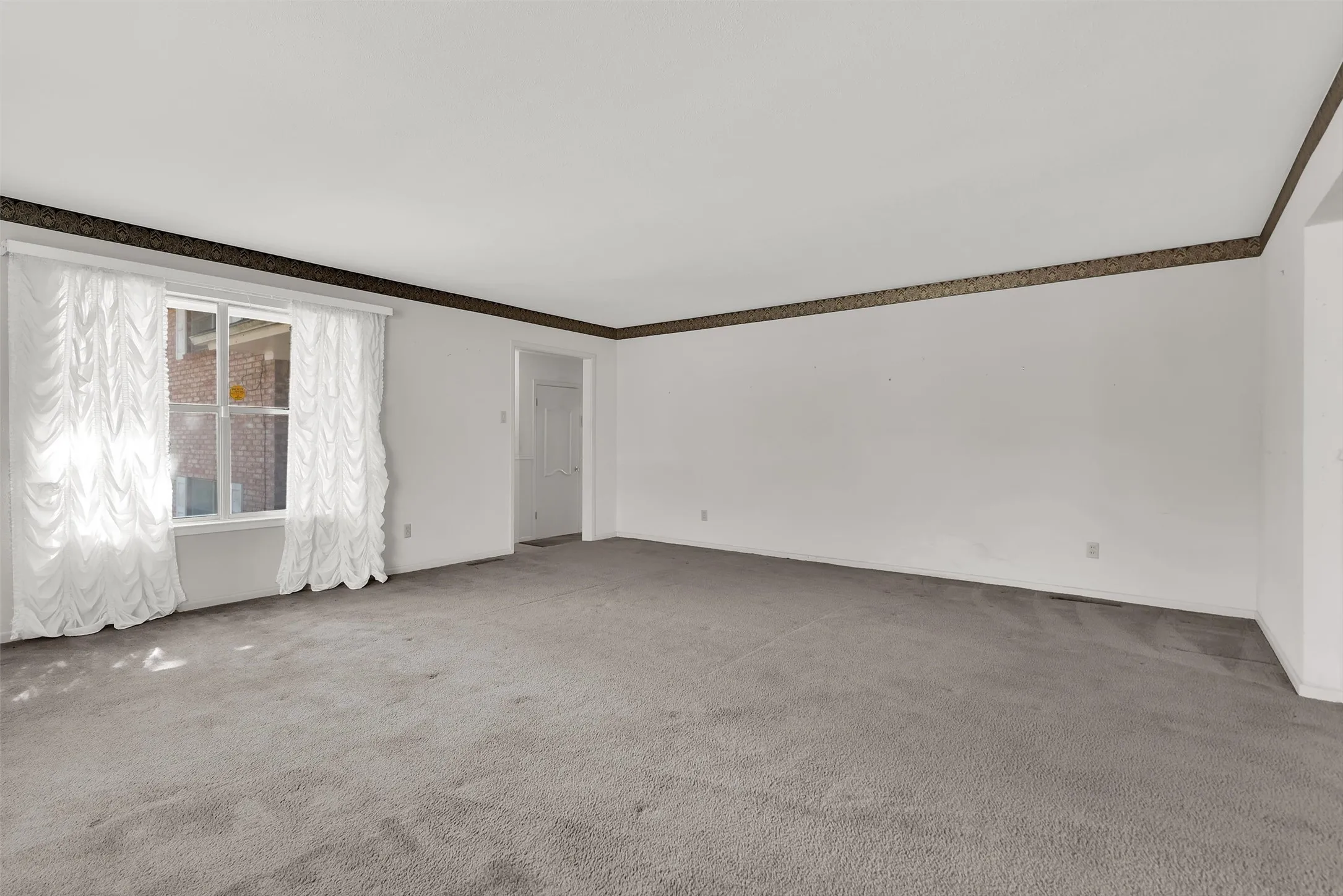 Single Family Residence For Sale in Grayson County , 1520 W Main Street, Denison, Texas 75020, 3 Bedroom, 3 Bathroom, 2 Garage spaces, 2,982 Sqft, built in 1967, mls#21373729, Real Estate Agent in Denison, Homes For Sale in Grayson county, Homes For Sale in Denison, Realtor in Denison Texas, Real Estate Brokerage Independent Realty Texas, Luminita Cordes Realtor