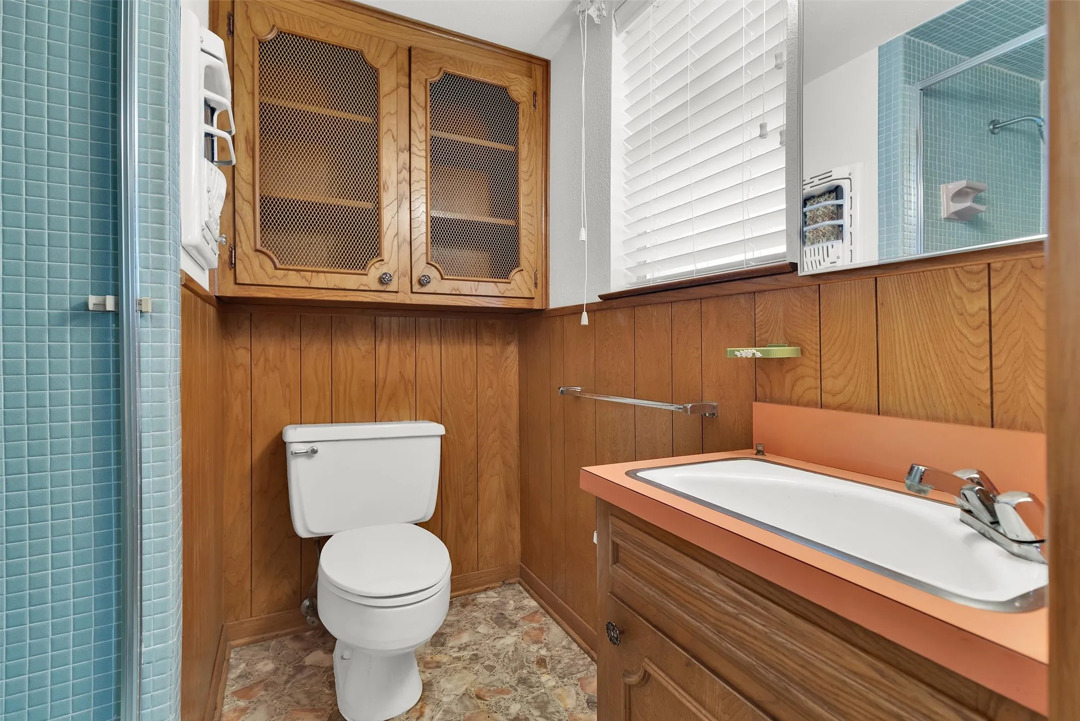 Single Family Residence For Sale in Grayson County , 1520 W Main Street, Denison, Texas 75020, 3 Bedroom, 3 Bathroom, 2 Garage spaces, 2,982 Sqft, built in 1967, mls#21373729, Real Estate Agent in Denison, Homes For Sale in Grayson county, Homes For Sale in Denison, Realtor in Denison Texas, Real Estate Brokerage Independent Realty Texas, Luminita Cordes Realtor