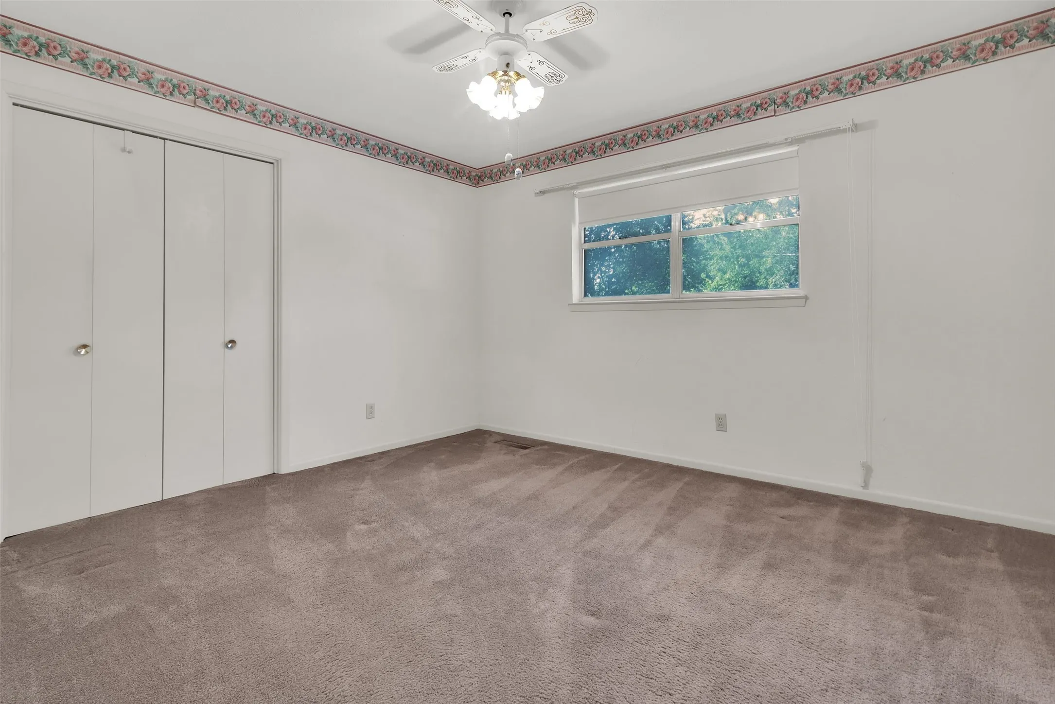 Single Family Residence For Sale in Grayson County , 1520 W Main Street, Denison, Texas 75020, 3 Bedroom, 3 Bathroom, 2 Garage spaces, 2,982 Sqft, built in 1967, mls#21373729, Real Estate Agent in Denison, Homes For Sale in Grayson county, Homes For Sale in Denison, Realtor in Denison Texas, Real Estate Brokerage Independent Realty Texas, Luminita Cordes Realtor