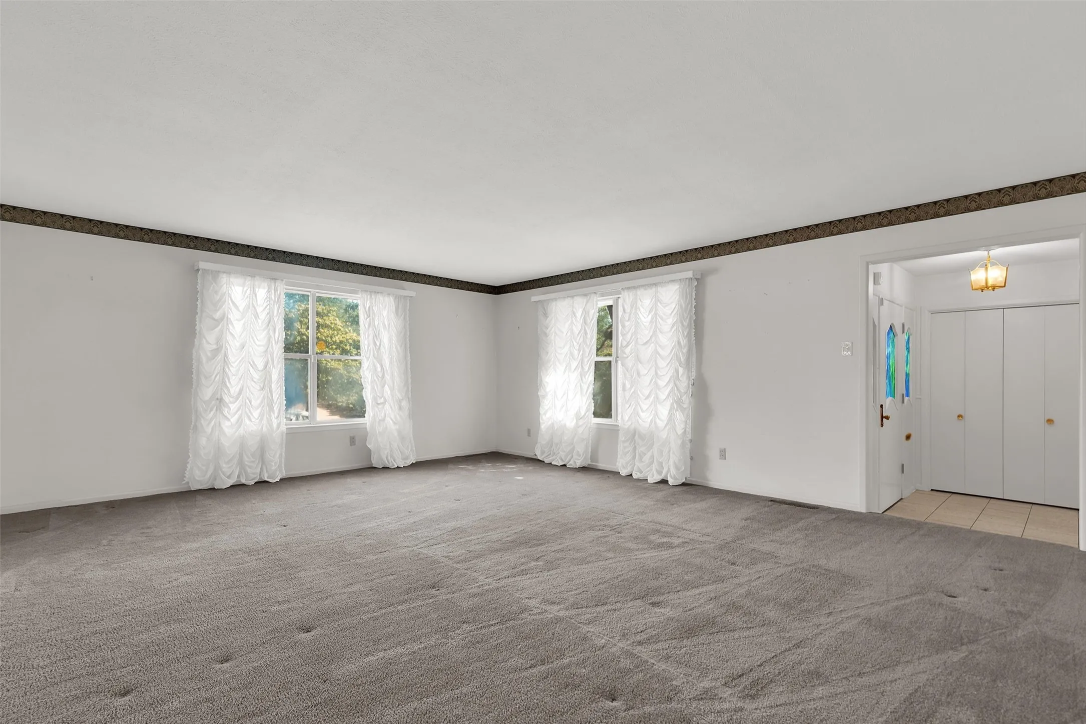 Single Family Residence For Sale in Grayson County , 1520 W Main Street, Denison, Texas 75020, 3 Bedroom, 3 Bathroom, 2 Garage spaces, 2,982 Sqft, built in 1967, mls#21373729, Real Estate Agent in Denison, Homes For Sale in Grayson county, Homes For Sale in Denison, Realtor in Denison Texas, Real Estate Brokerage Independent Realty Texas, Luminita Cordes Realtor