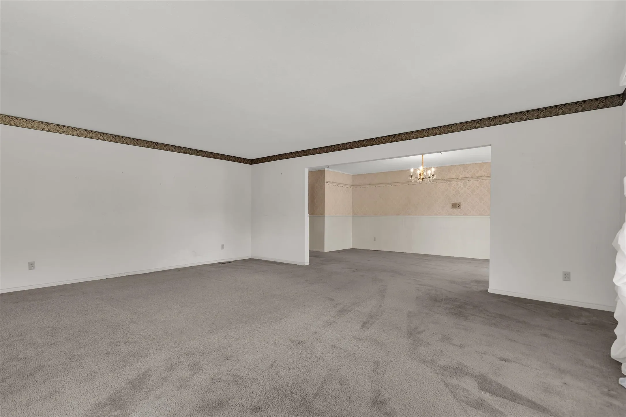Single Family Residence For Sale in Grayson County , 1520 W Main Street, Denison, Texas 75020, 3 Bedroom, 3 Bathroom, 2 Garage spaces, 2,982 Sqft, built in 1967, mls#21373729, Real Estate Agent in Denison, Homes For Sale in Grayson county, Homes For Sale in Denison, Realtor in Denison Texas, Real Estate Brokerage Independent Realty Texas, Luminita Cordes Realtor