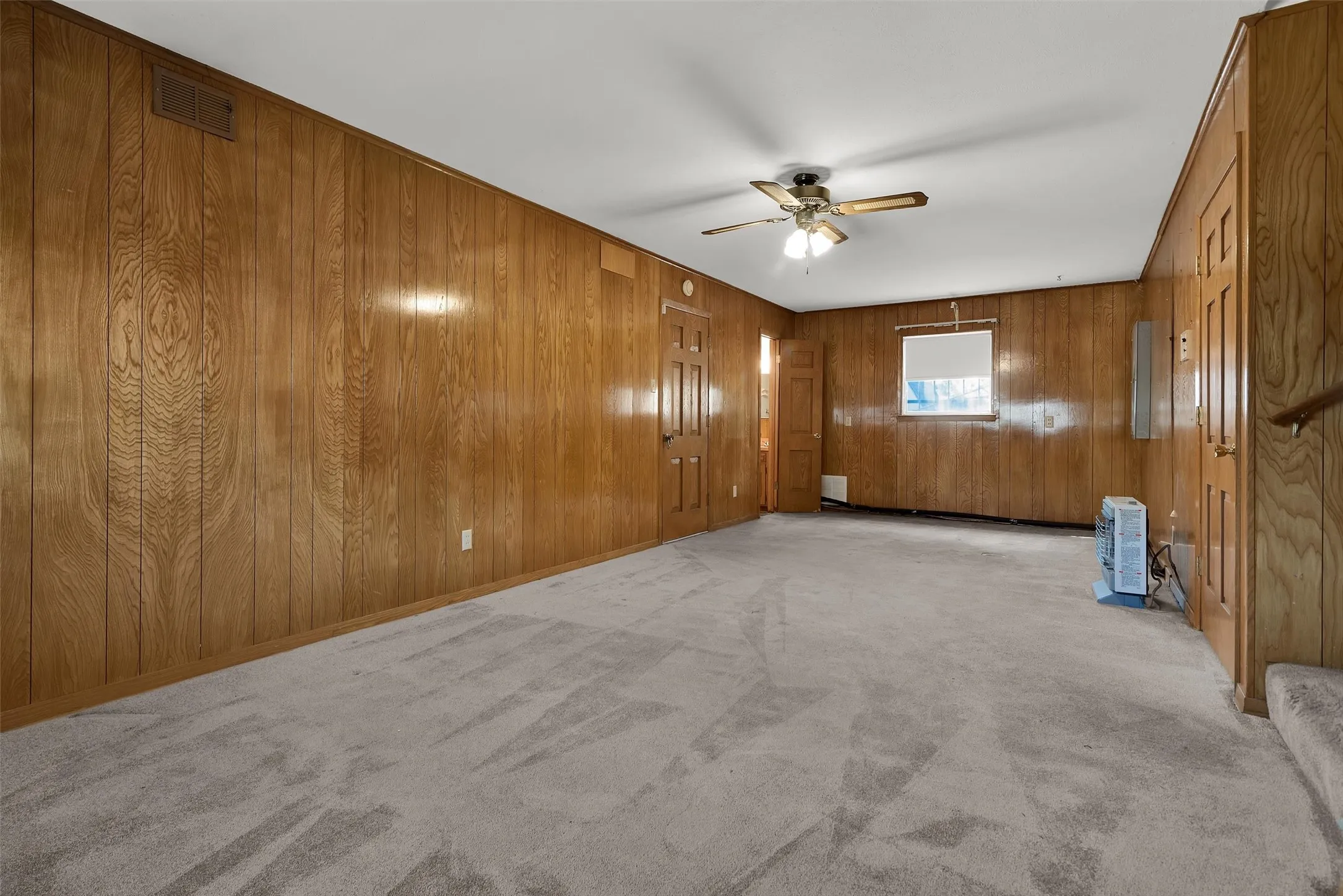 Single Family Residence For Sale in Grayson County , 1520 W Main Street, Denison, Texas 75020, 3 Bedroom, 3 Bathroom, 2 Garage spaces, 2,982 Sqft, built in 1967, mls#21373729, Real Estate Agent in Denison, Homes For Sale in Grayson county, Homes For Sale in Denison, Realtor in Denison Texas, Real Estate Brokerage Independent Realty Texas, Luminita Cordes Realtor