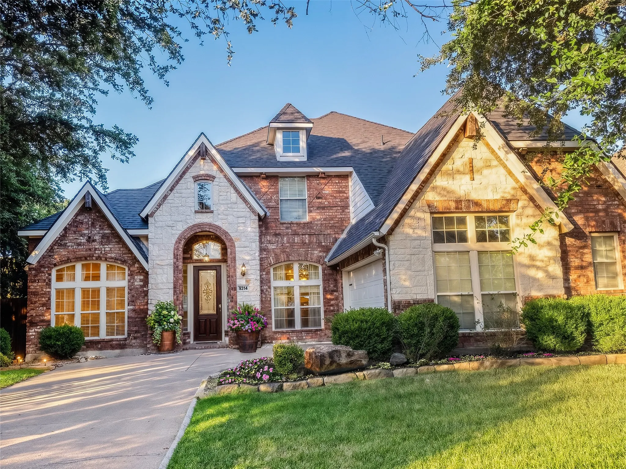 Single Family Residence For Rent in Dallas County , 9314 Royal Burgess Drive, Rowlett, Texas 75089, 4 Bedroom, 3 Bathroom, 2 Garage spaces, 3,573 Sqft, built in 2004, mls#21379641, Real Estate Agent in Rowlett, Homes For Rent in Dallas county, Homes For Rent in Rowlett, Realtor in Rowlett Texas, Real Estate Brokerage Independent Realty Texas, Luminita Cordes Realtor