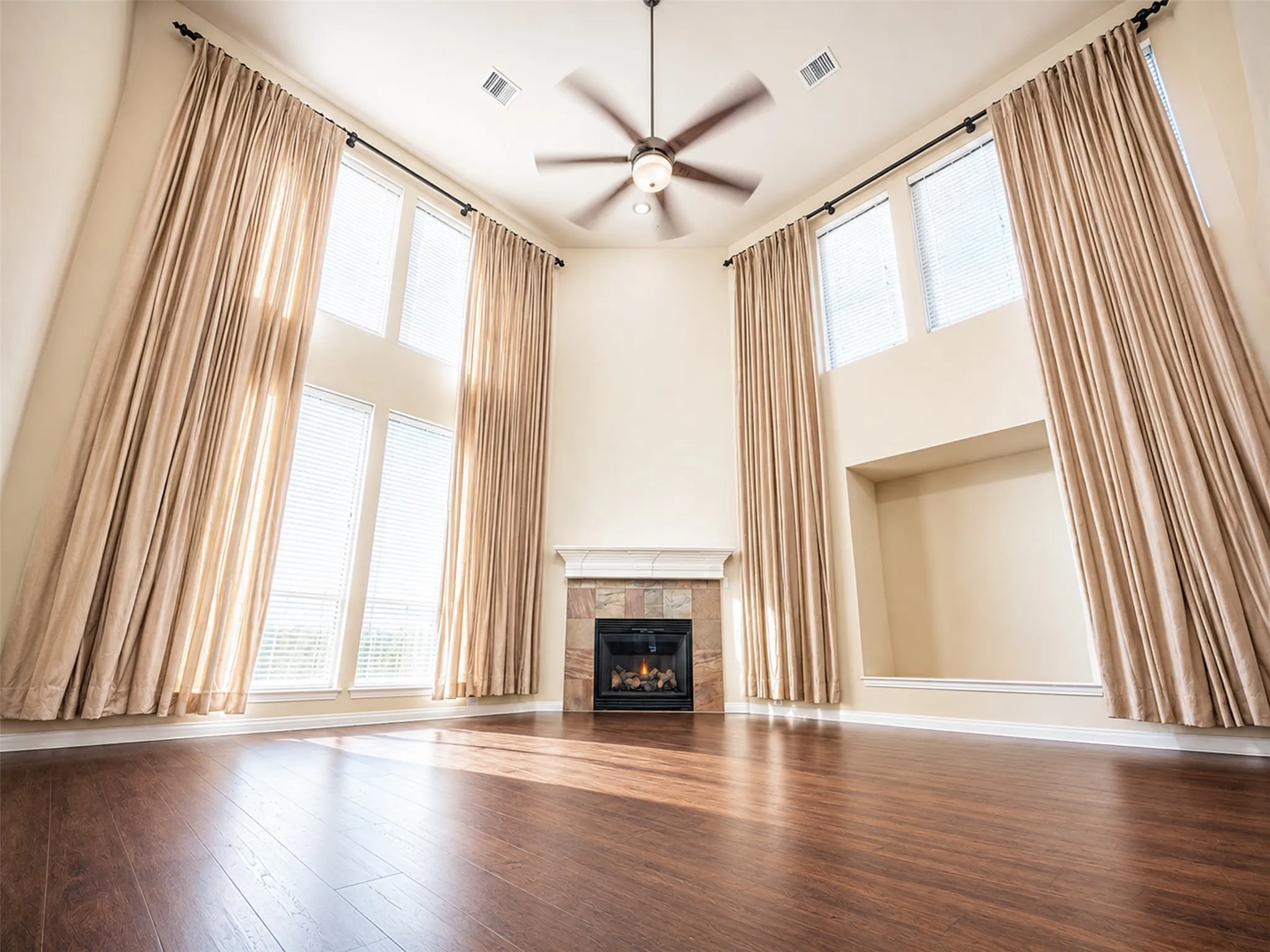 Single Family Residence For Rent in Dallas County , 9314 Royal Burgess Drive, Rowlett, Texas 75089, 4 Bedroom, 3 Bathroom, 2 Garage spaces, 3,573 Sqft, built in 2004, mls#21379641, Real Estate Agent in Rowlett, Homes For Rent in Dallas county, Homes For Rent in Rowlett, Realtor in Rowlett Texas, Real Estate Brokerage Independent Realty Texas, Luminita Cordes Realtor