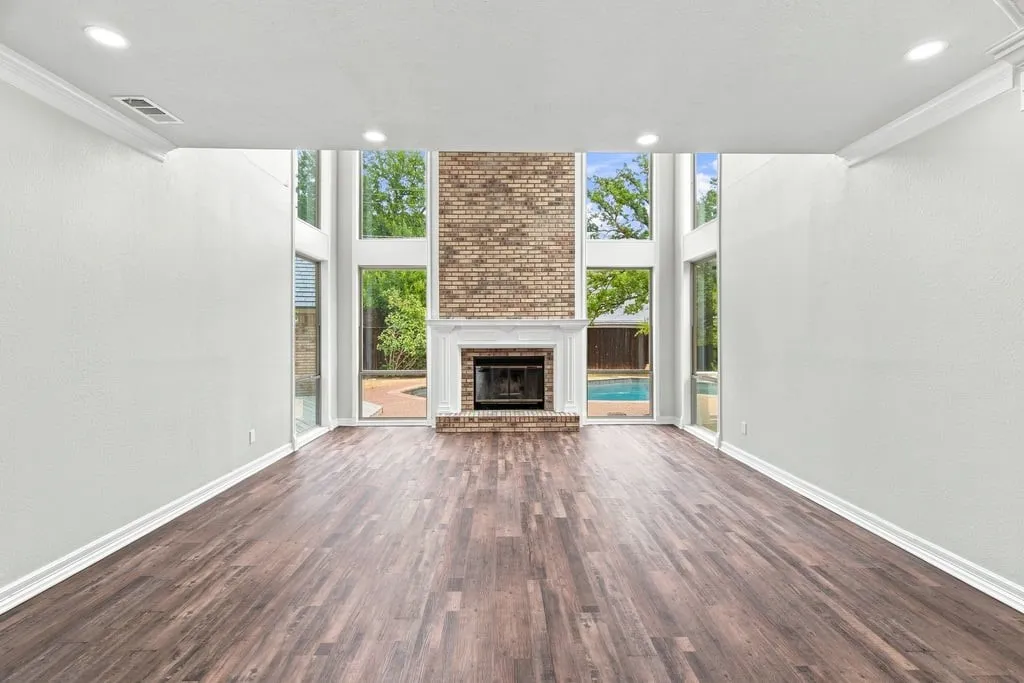 Single Family Residence For Sale in Tarrant County , 4705 Villa Vera Drive, Arlington, Texas 76017, 4 Bedroom, 3 Bathroom, 3 Garage spaces, 2,785 Sqft, built in 1982, mls#21379201, Real Estate Agent in Arlington, Homes For Sale in Tarrant county, Homes For Sale in Arlington, Realtor in Arlington Texas, Real Estate Brokerage Independent Realty Texas, Luminita Cordes Realtor