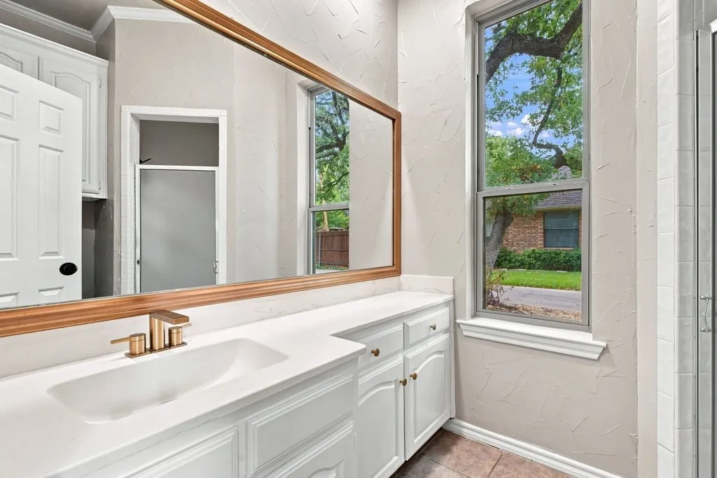 Single Family Residence For Sale in Tarrant County , 4705 Villa Vera Drive, Arlington, Texas 76017, 4 Bedroom, 3 Bathroom, 3 Garage spaces, 2,785 Sqft, built in 1982, mls#21379201, Real Estate Agent in Arlington, Homes For Sale in Tarrant county, Homes For Sale in Arlington, Realtor in Arlington Texas, Real Estate Brokerage Independent Realty Texas, Luminita Cordes Realtor