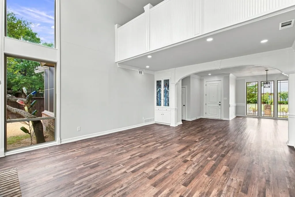 Single Family Residence For Sale in Tarrant County , 4705 Villa Vera Drive, Arlington, Texas 76017, 4 Bedroom, 3 Bathroom, 3 Garage spaces, 2,785 Sqft, built in 1982, mls#21379201, Real Estate Agent in Arlington, Homes For Sale in Tarrant county, Homes For Sale in Arlington, Realtor in Arlington Texas, Real Estate Brokerage Independent Realty Texas, Luminita Cordes Realtor