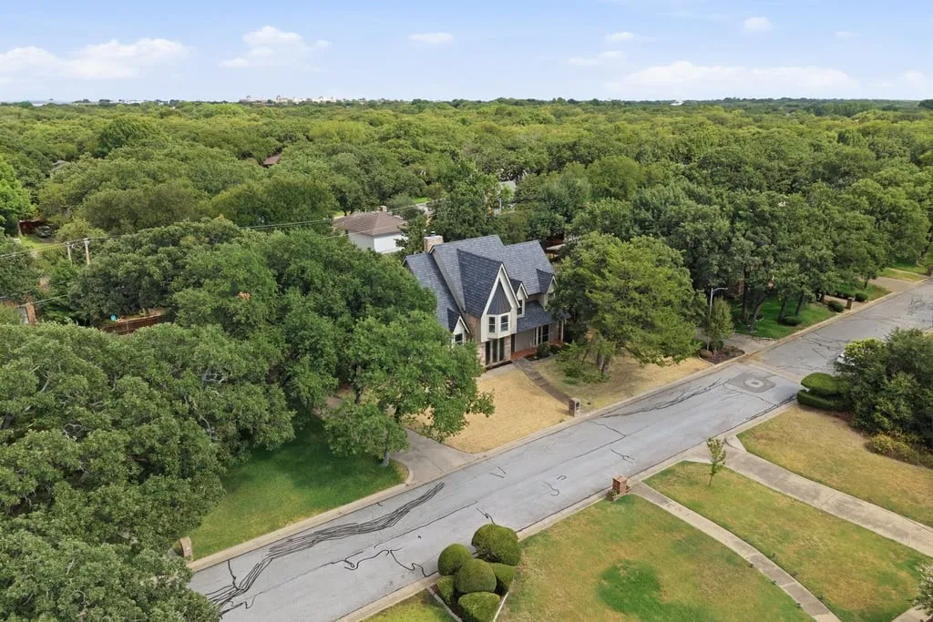 Single Family Residence For Sale in Tarrant County , 4705 Villa Vera Drive, Arlington, Texas 76017, 4 Bedroom, 3 Bathroom, 3 Garage spaces, 2,785 Sqft, built in 1982, mls#21379201, Real Estate Agent in Arlington, Homes For Sale in Tarrant county, Homes For Sale in Arlington, Realtor in Arlington Texas, Real Estate Brokerage Independent Realty Texas, Luminita Cordes Realtor