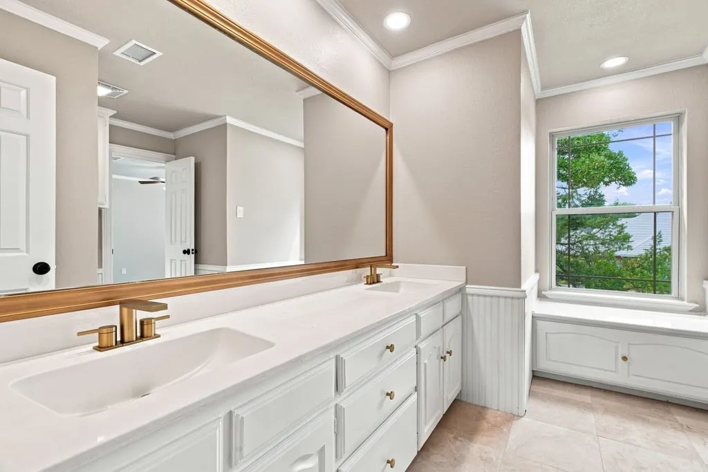 Single Family Residence For Sale in Tarrant County , 4705 Villa Vera Drive, Arlington, Texas 76017, 4 Bedroom, 3 Bathroom, 3 Garage spaces, 2,785 Sqft, built in 1982, mls#21379201, Real Estate Agent in Arlington, Homes For Sale in Tarrant county, Homes For Sale in Arlington, Realtor in Arlington Texas, Real Estate Brokerage Independent Realty Texas, Luminita Cordes Realtor