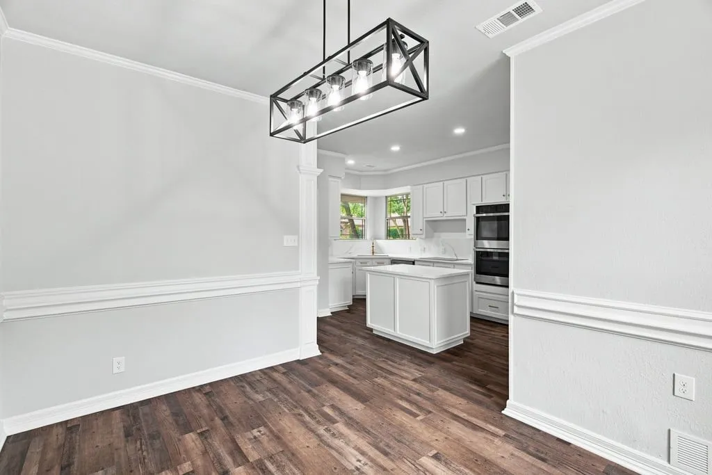Single Family Residence For Sale in Tarrant County , 4705 Villa Vera Drive, Arlington, Texas 76017, 4 Bedroom, 3 Bathroom, 3 Garage spaces, 2,785 Sqft, built in 1982, mls#21379201, Real Estate Agent in Arlington, Homes For Sale in Tarrant county, Homes For Sale in Arlington, Realtor in Arlington Texas, Real Estate Brokerage Independent Realty Texas, Luminita Cordes Realtor