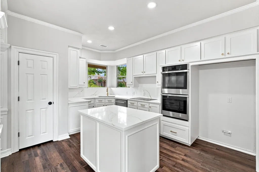 Single Family Residence For Sale in Tarrant County , 4705 Villa Vera Drive, Arlington, Texas 76017, 4 Bedroom, 3 Bathroom, 3 Garage spaces, 2,785 Sqft, built in 1982, mls#21379201, Real Estate Agent in Arlington, Homes For Sale in Tarrant county, Homes For Sale in Arlington, Realtor in Arlington Texas, Real Estate Brokerage Independent Realty Texas, Luminita Cordes Realtor
