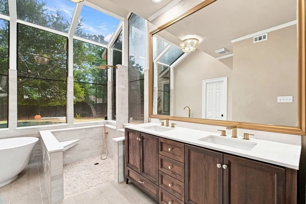 Single Family Residence For Sale in Tarrant County , 4705 Villa Vera Drive, Arlington, Texas 76017, 4 Bedroom, 3 Bathroom, 3 Garage spaces, 2,785 Sqft, built in 1982, mls#21379201, Real Estate Agent in Arlington, Homes For Sale in Tarrant county, Homes For Sale in Arlington, Realtor in Arlington Texas, Real Estate Brokerage Independent Realty Texas, Luminita Cordes Realtor