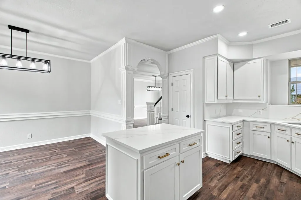 Single Family Residence For Sale in Tarrant County , 4705 Villa Vera Drive, Arlington, Texas 76017, 4 Bedroom, 3 Bathroom, 3 Garage spaces, 2,785 Sqft, built in 1982, mls#21379201, Real Estate Agent in Arlington, Homes For Sale in Tarrant county, Homes For Sale in Arlington, Realtor in Arlington Texas, Real Estate Brokerage Independent Realty Texas, Luminita Cordes Realtor