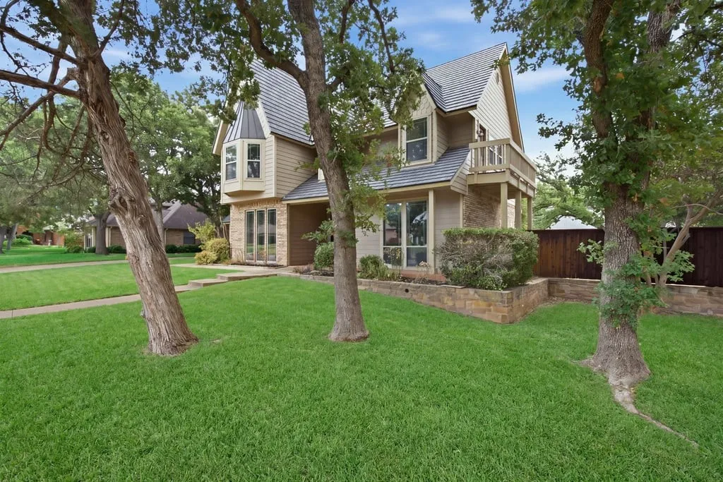 Single Family Residence For Sale in Tarrant County , 4705 Villa Vera Drive, Arlington, Texas 76017, 4 Bedroom, 3 Bathroom, 3 Garage spaces, 2,785 Sqft, built in 1982, mls#21379201, Real Estate Agent in Arlington, Homes For Sale in Tarrant county, Homes For Sale in Arlington, Realtor in Arlington Texas, Real Estate Brokerage Independent Realty Texas, Luminita Cordes Realtor